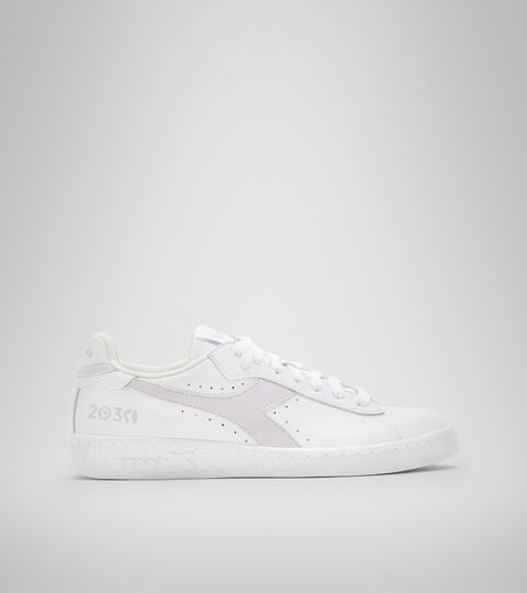 Sporty sneakers - Unisex GAME L LOW 2030 WHITE/LILAC MARBLE - Diadora
