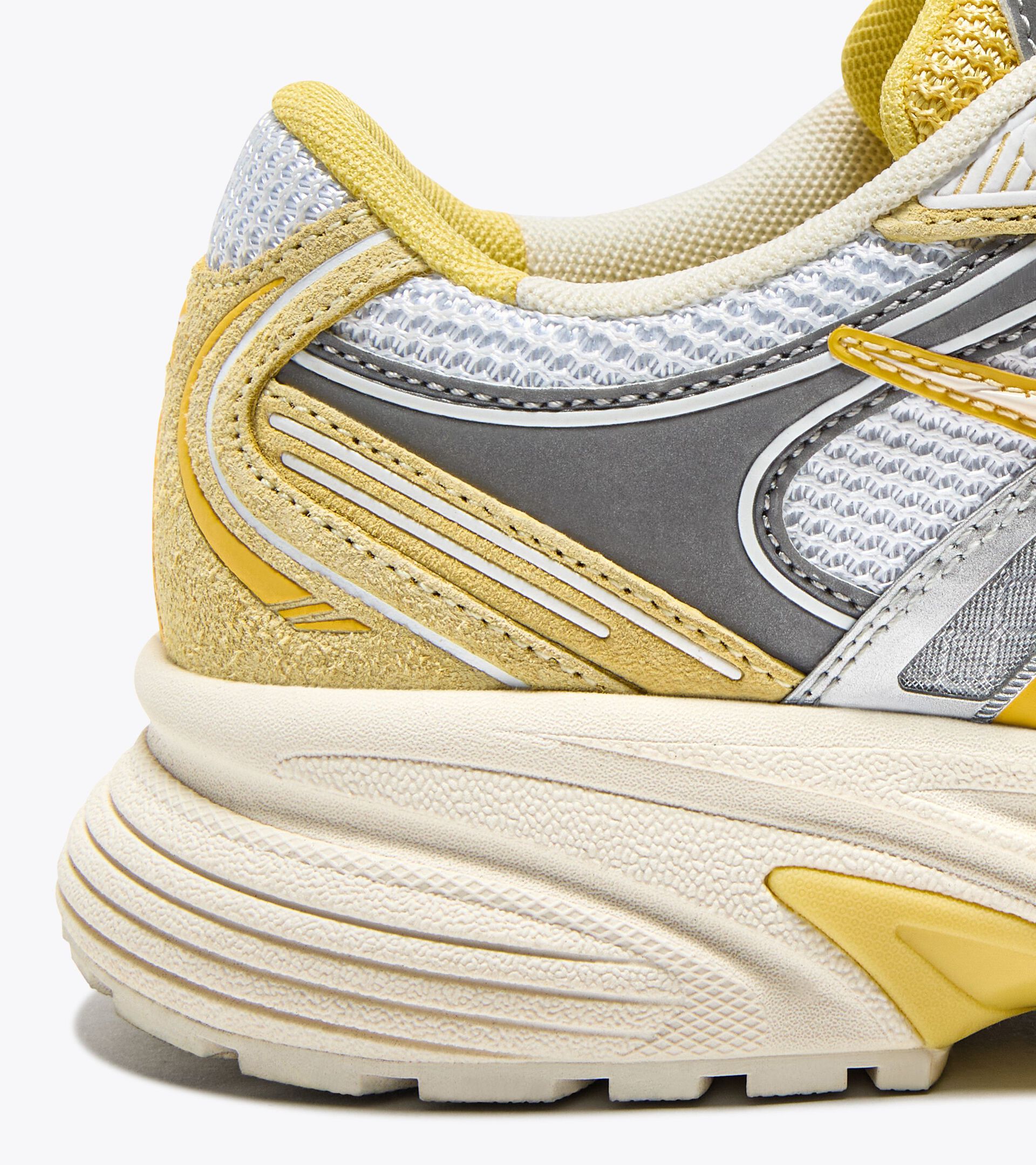 Sports sneakers - All-Gender MYTHOS STAR WHITE/CUSTARD - Diadora