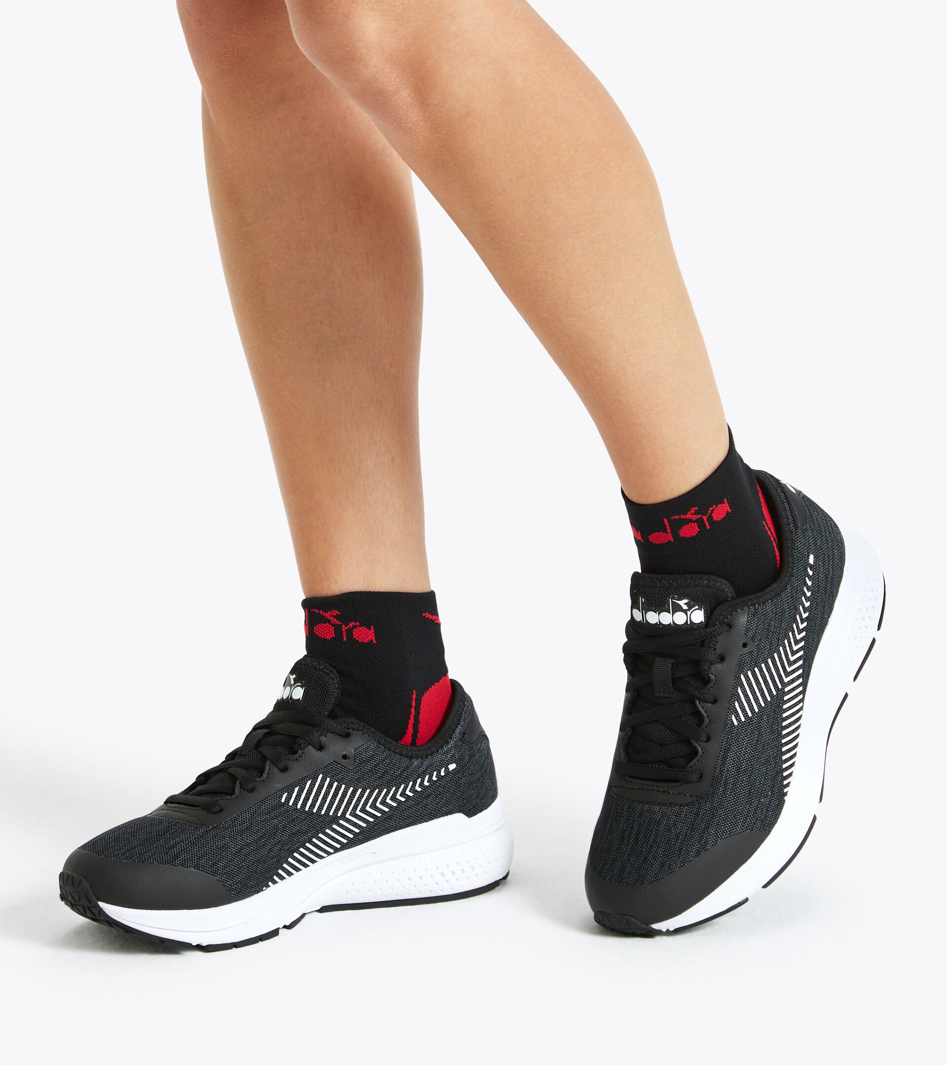 Chaussures de sport - Femme PASSO W NOIR/BLANC (C7406) - Diadora