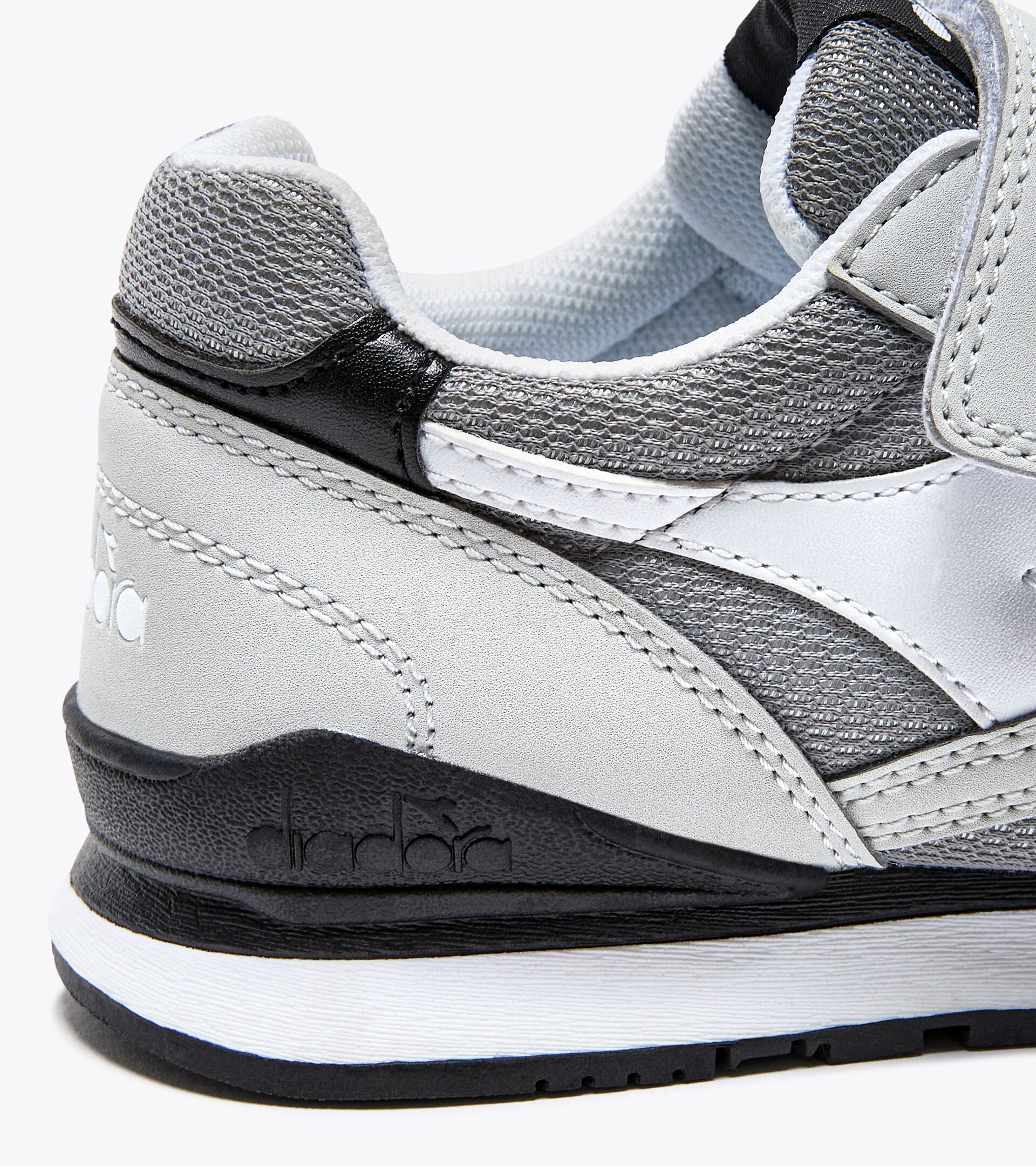 Zapatilla deportiva - Niños y niñas - 4-8 años
N.92 PS ULTIMATE GRIS/NEGRO - Diadora