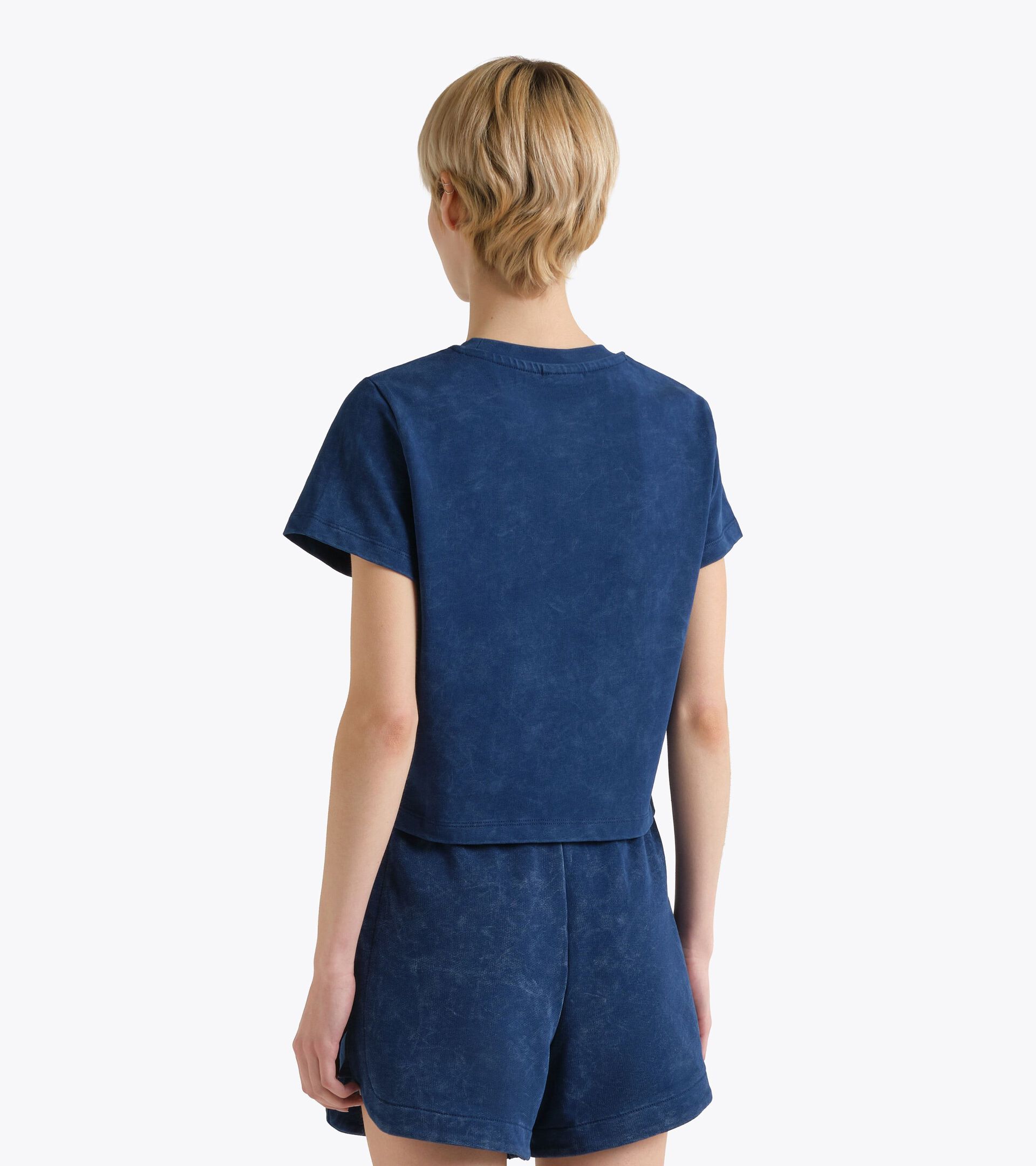 Retro-inspired Cotton T-shirt - Slim Fit - Women&rsquo;s
 L. T-SHIRT SS AVENUE LAB II NAVY PEONY - Diadora
