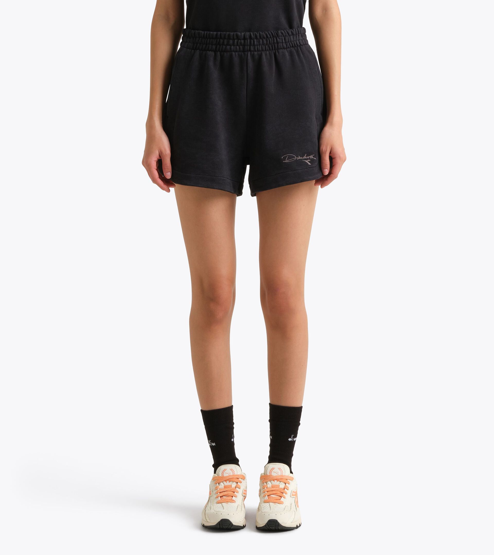 Pantaloncini in cotone stile retro - Donna
 L. SHORTS AVENUE LAB NERO CARBONE - Diadora