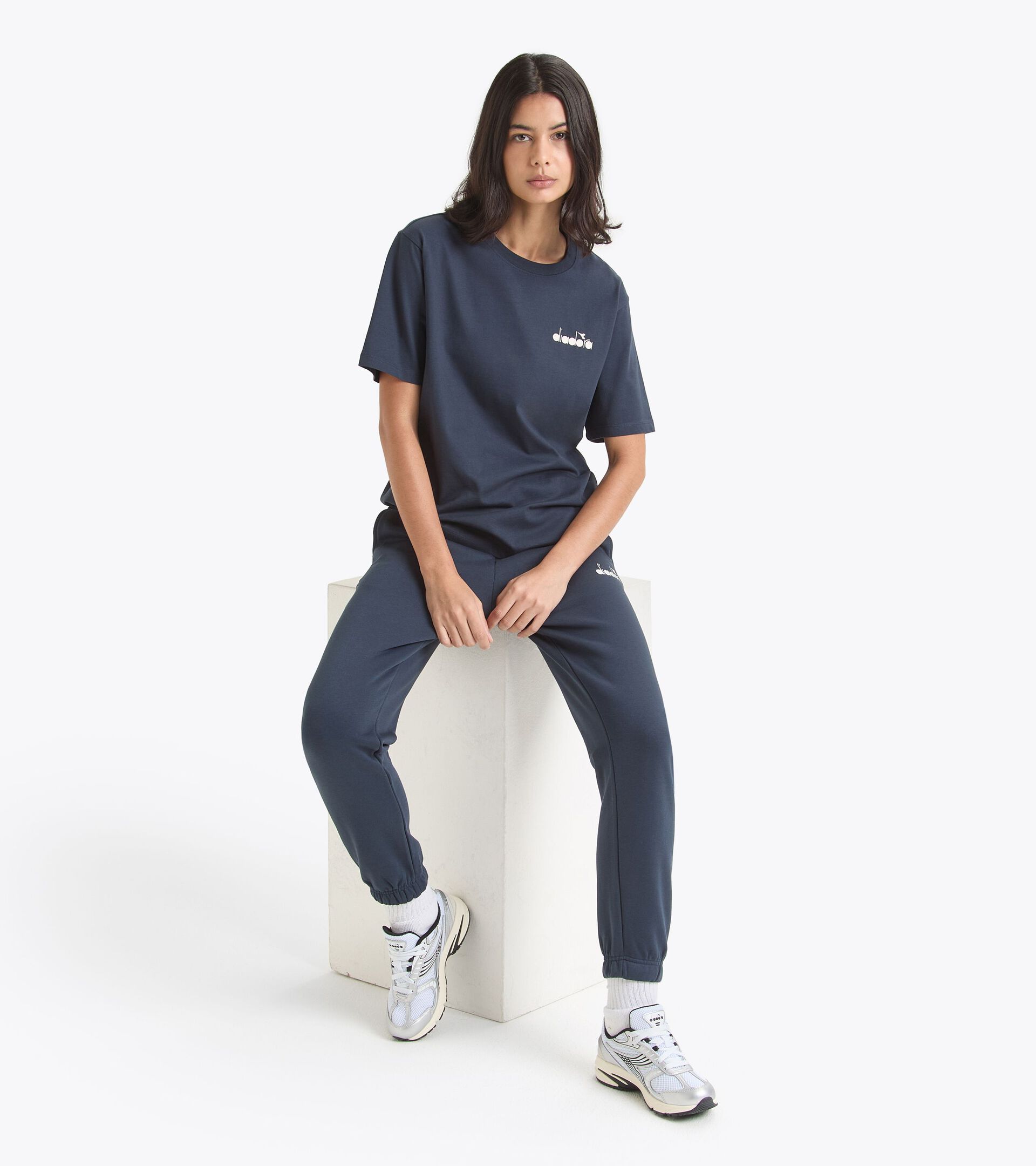 T-shirt a maniche corte sportiva - Per ogni genere
 T-SHIRT SS ROUTE BLU PROFONDO - Diadora