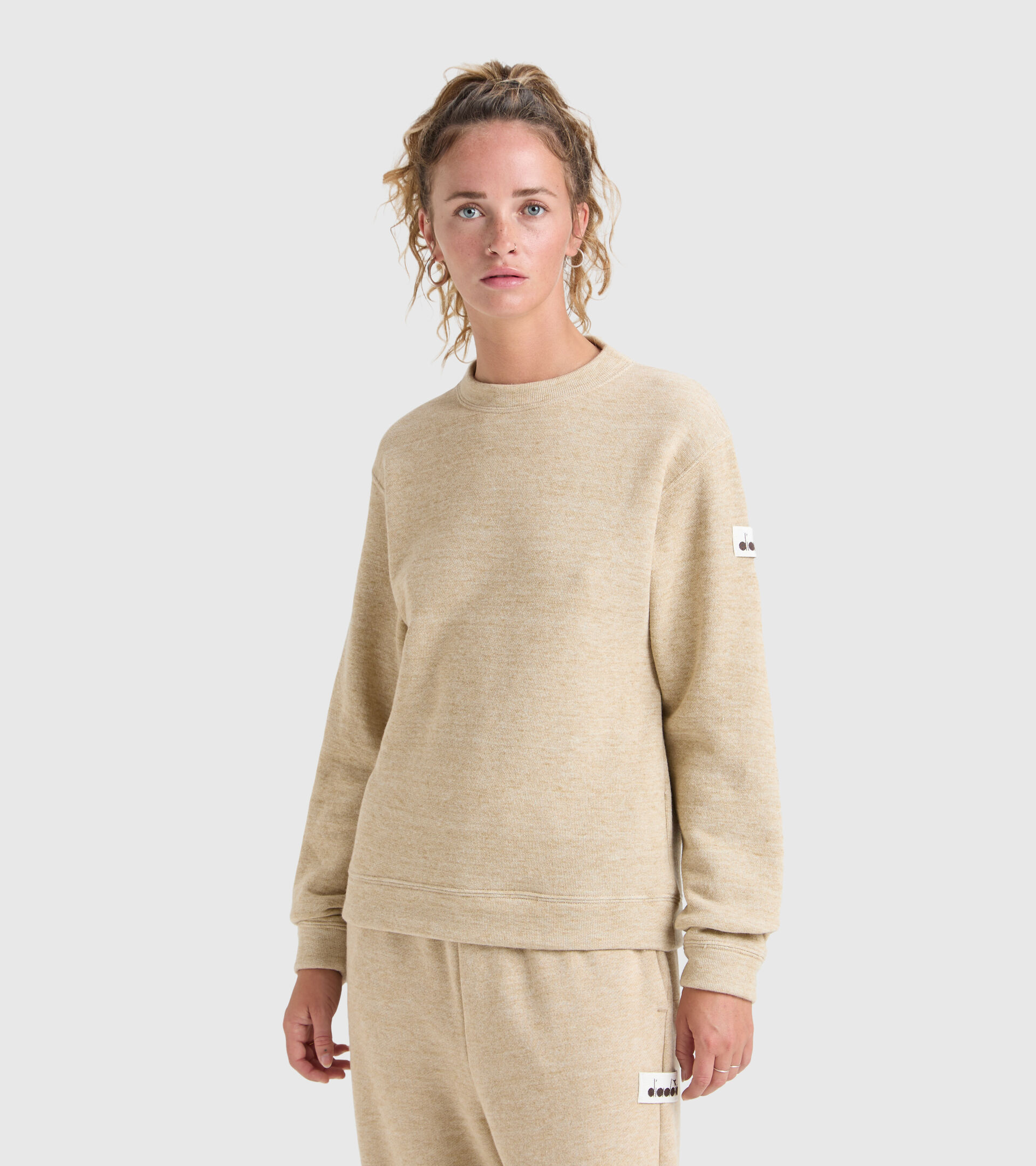 Felpa sportiva girocollo - Donna L. SWEATSHIRT CREW MANIFESTO 2030 MELANGE BEIGE CORDA - Diadora