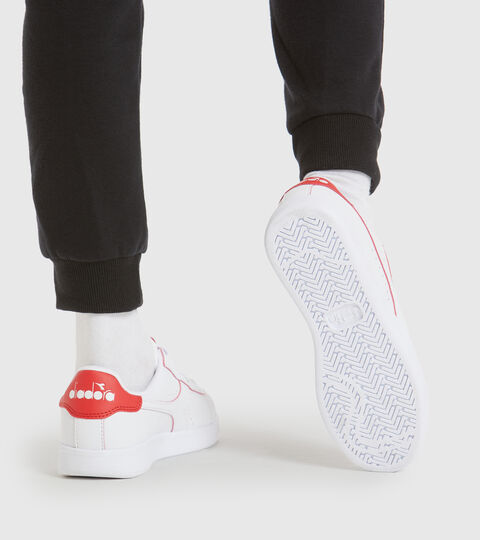 GAME P SMASH GS, BIANCO/TOMATO RED Chaussures de sport - Jeunes 8-16 ans GAME P SMASH GS BIANCO/TOMATO RED - Diadora