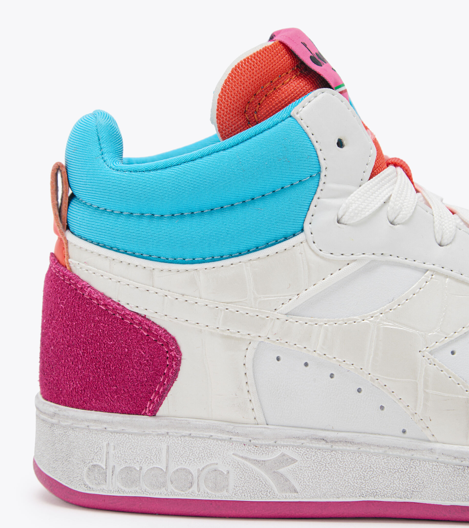 Sports shoes - Women
MAGIC BASKET DEMI CROCO WN WHT/BACHELOR BUTTON/DAIQUIRI - Diadora