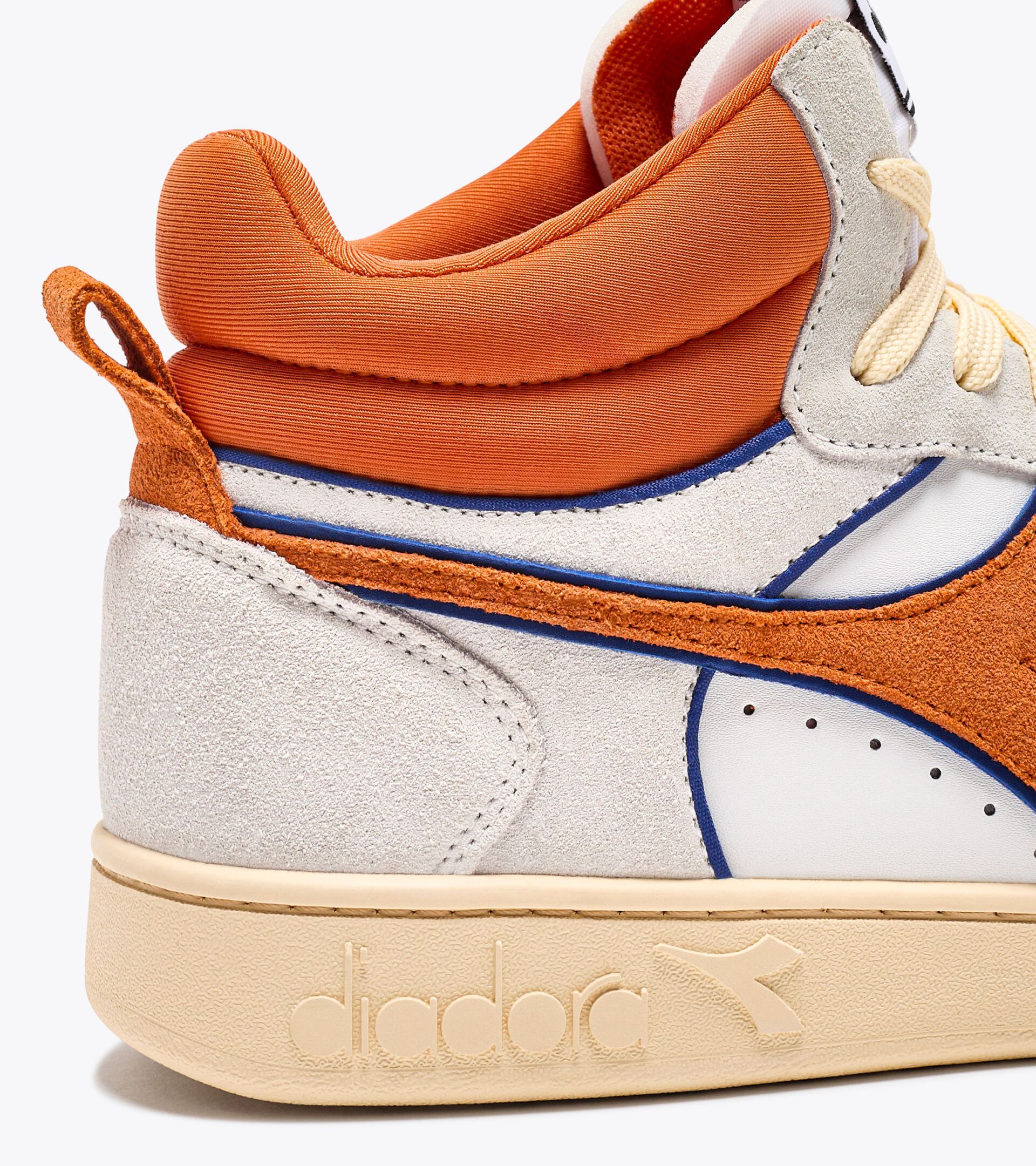 Sporty sneakers - All-Gender MAGIC BASKET DEMI CUT SUEDE LEATHER SUPER WHITE /PERSIMMON ORANGE - Diadora