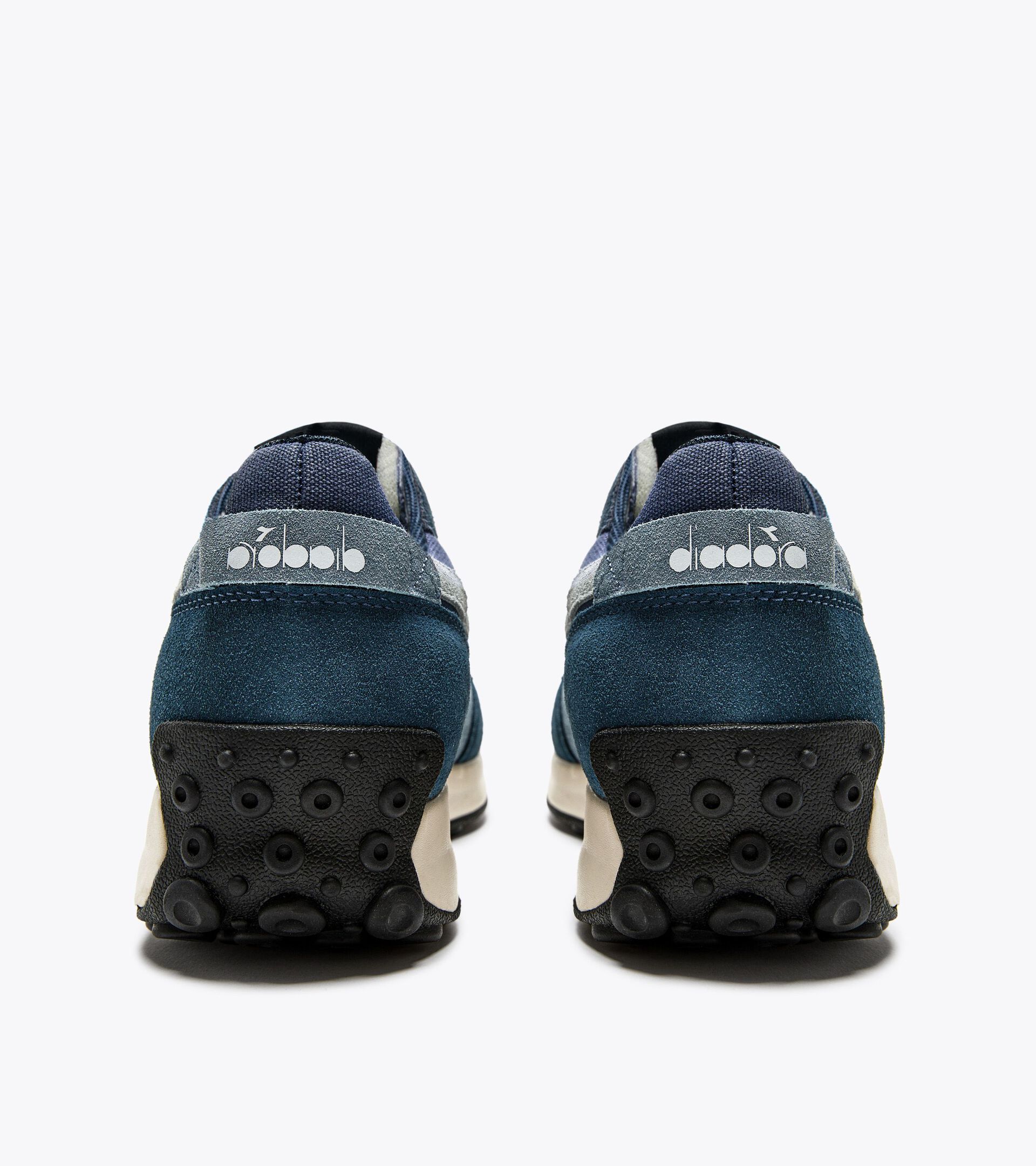 Sporty sneakers - Gender neutral RACE SUEDE SW INSIGNIA BLUE/TRUE NAVY - Diadora