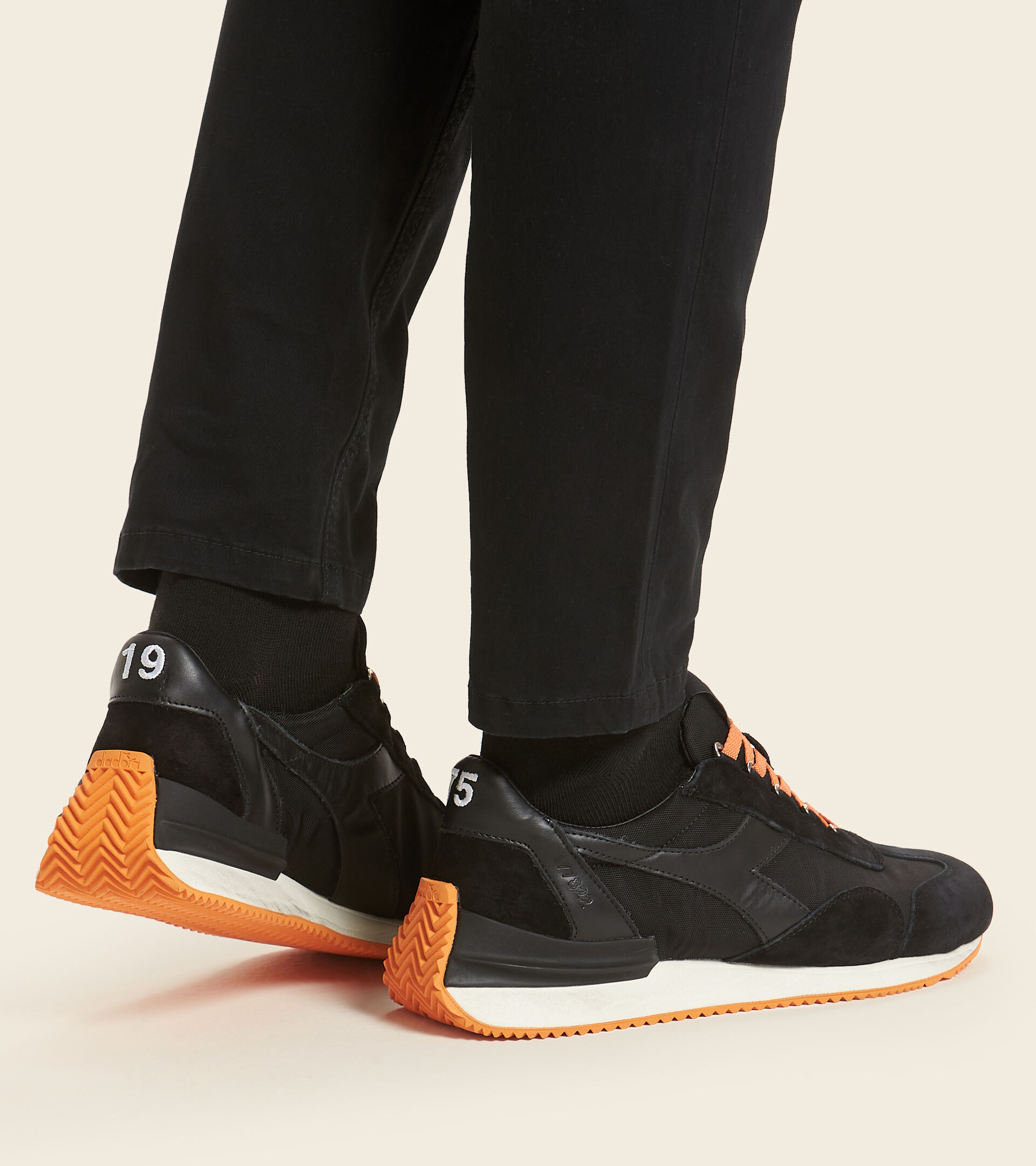 Footwear Heritage UNISEX EQUIPE MAD ITALIA NUBUCK SW NERO Diadora