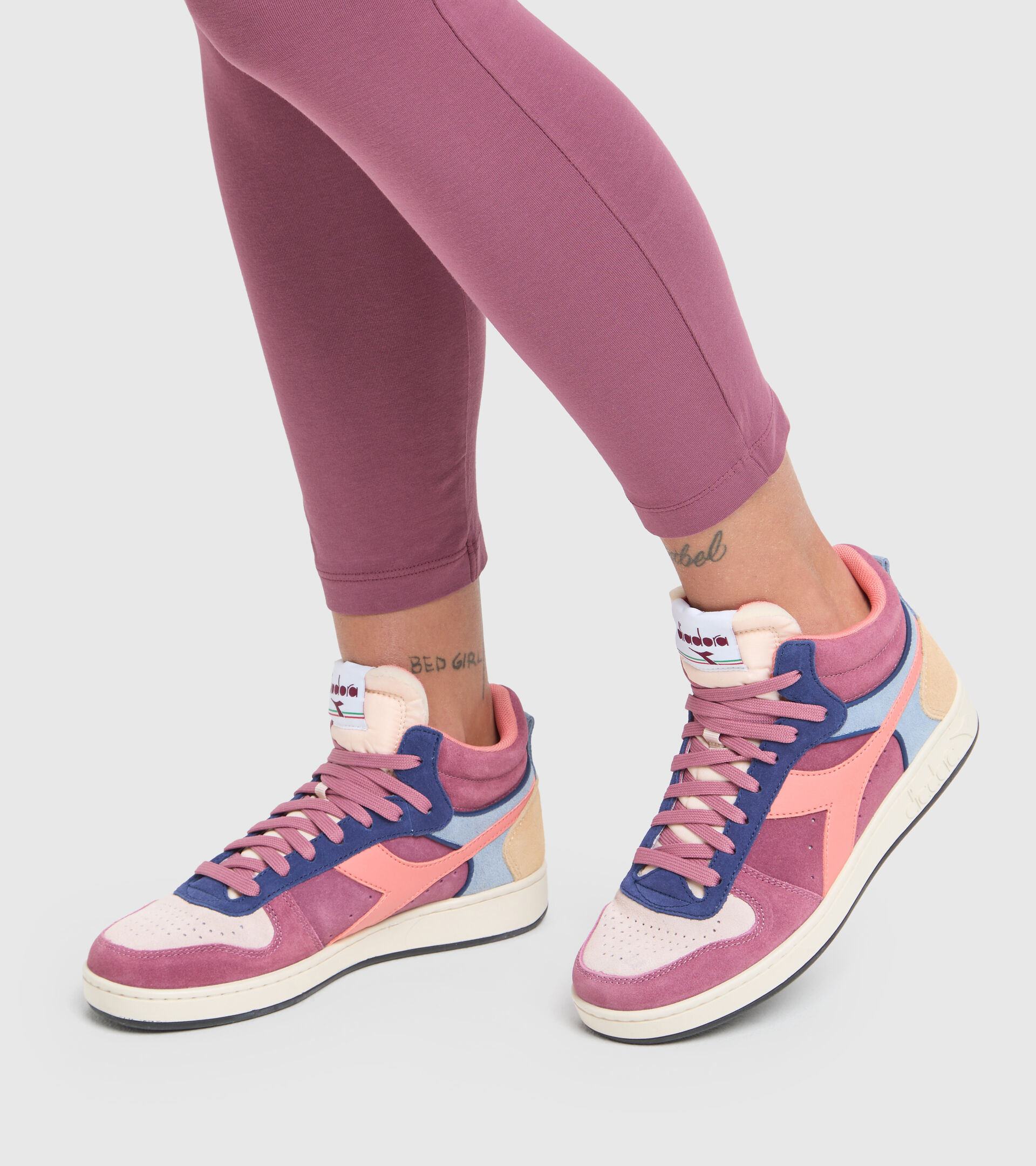 Sports shoes - Women MAGIC BASKET DEMI SUEDE WN RENAISSANCE RSE/ASHLEY BL/SILV - Diadora