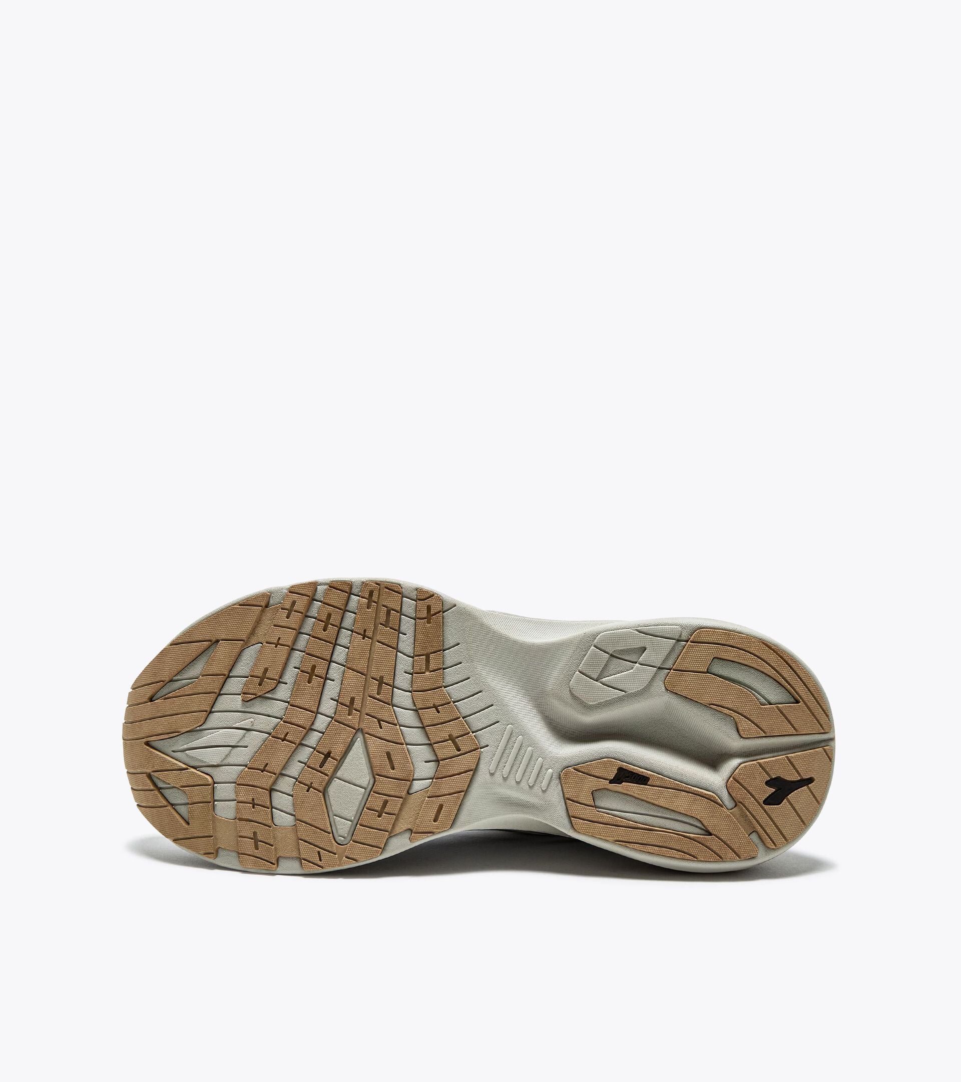 Running shoe - Comfort and stability - Women&rsquo;s NUCLEO 2 W WHITE/SILVER - Diadora