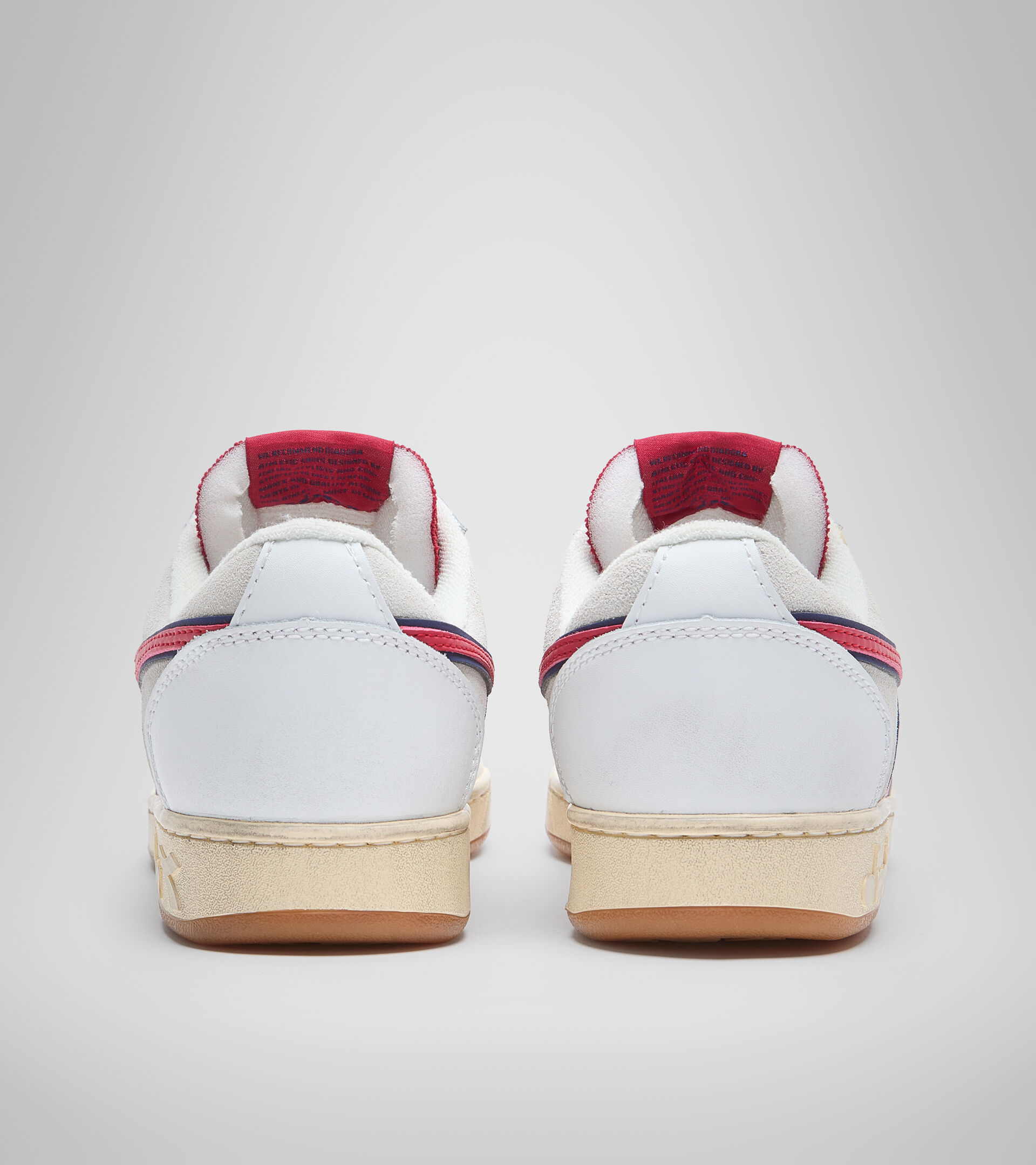 Sports shoe - Unisex MAGIC BASKET LOW ICONA WHITE/RED PEPPER - Diadora