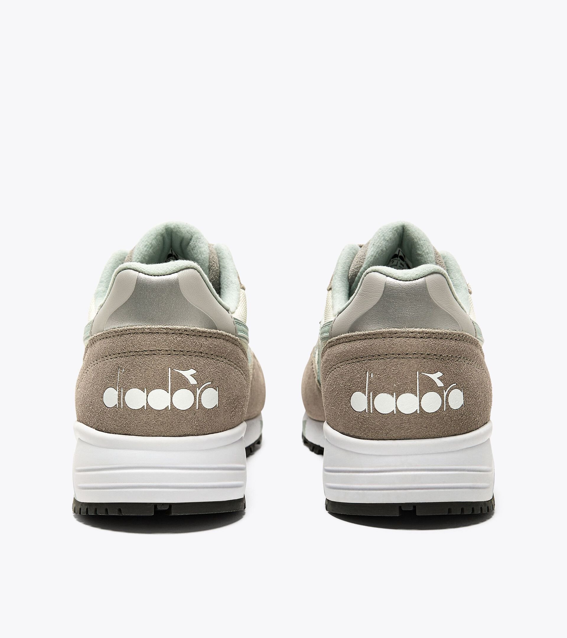 Sporty sneakers - Gender neutral N902 STRING GRAY/WHITE PRISTINE - Diadora