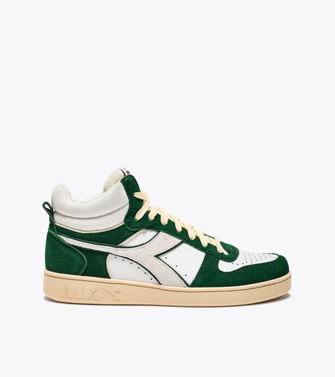 Sporty sneakers - Gender neutral MAGIC BASKET DEMI CUT SUEDE LEATHER WHITE/FOGLIAGE GREEN - Diadora
