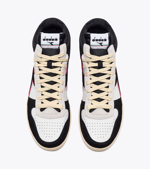 MAGIC BASKET DEMI CUT SUEDE LEATHER, BIANCO/NERO/ROSSO SCURO Chaussures de sport - Unisexe MAGIC BASKET DEMI CUT SUEDE LEATHER BIANCO/NERO/ROSSO SCURO - Diadora