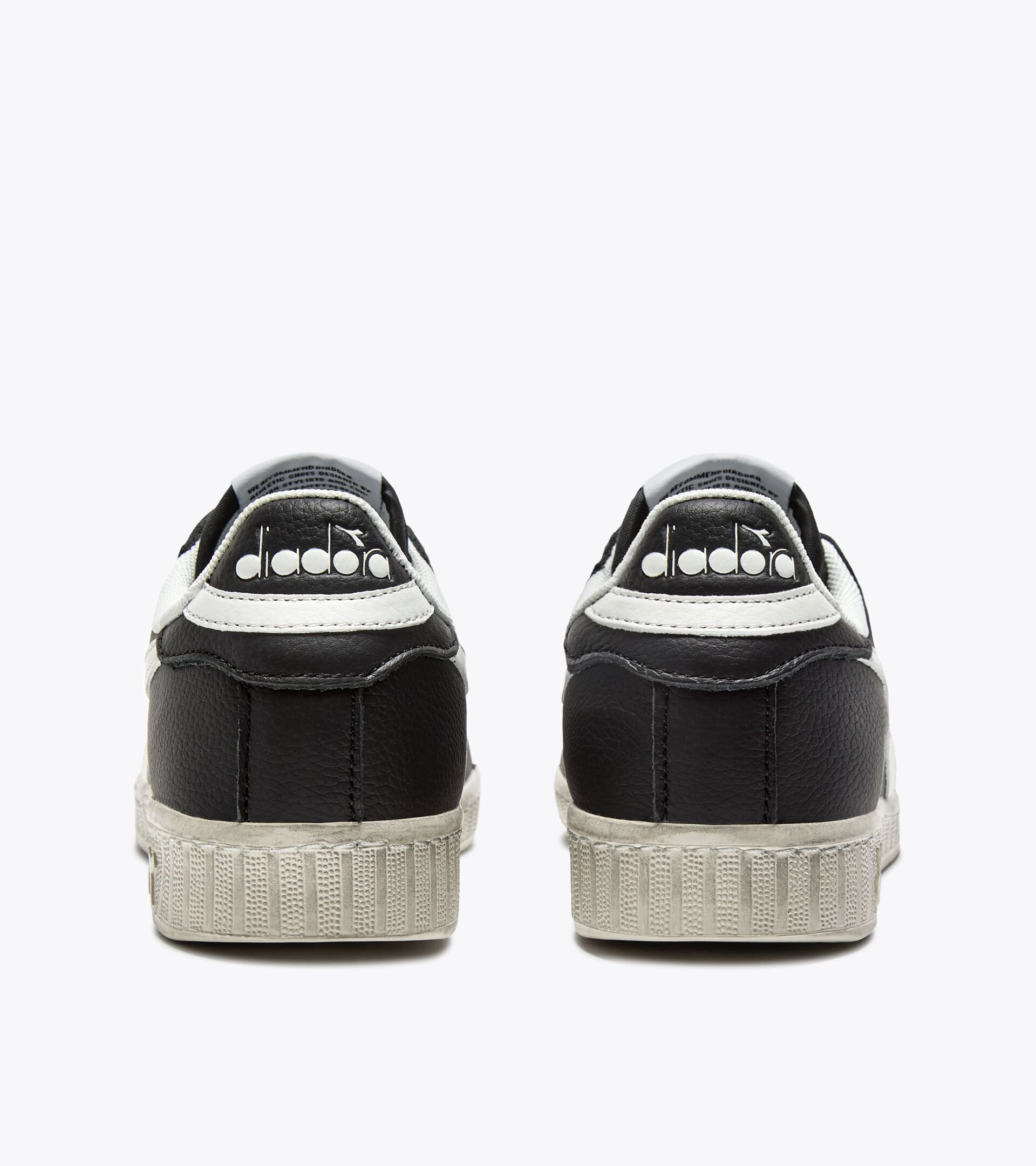 Sporty sneakers - All-Gender GAME L LOW WAXED BLACK - Diadora