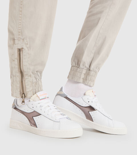GAME L LOW ICONA GLOSSY WN, BLANCO/PLATA Zapatillas deportivas - Mujer GAME L LOW ICONA GLOSSY WN BLANCO/PLATA - Diadora