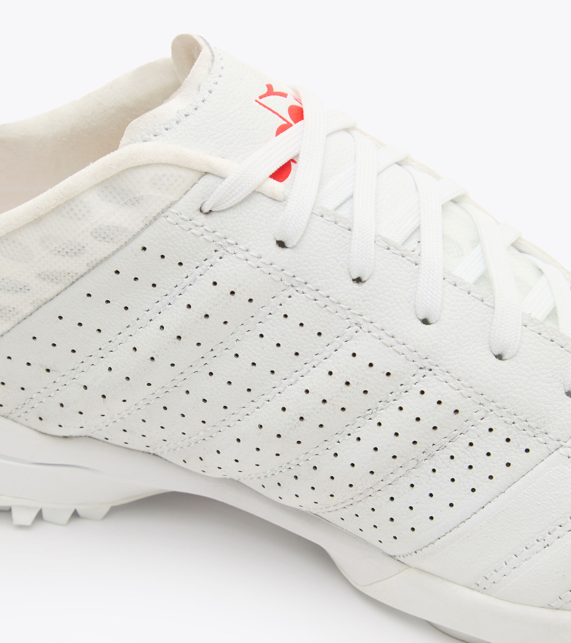Futsal boot - Specific outsole for synthetic/hard grounds BRASIL SALA TF WHITE/FLUO RED - Diadora