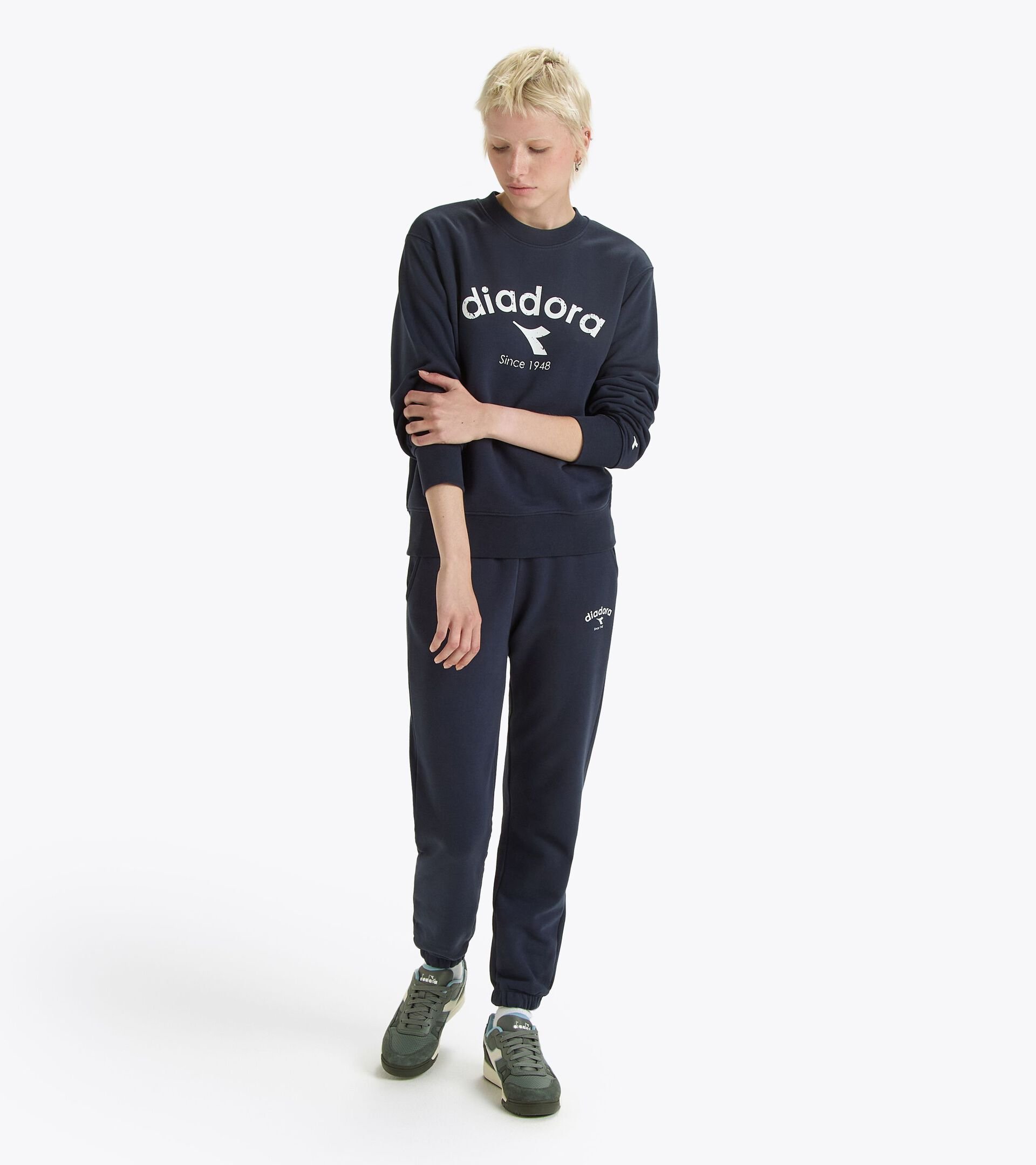 Sudadera de cuello redondo - Gender neutral
 SWEATSHIRT CREW ATHL. LOGO AZUL NOCHE - Diadora