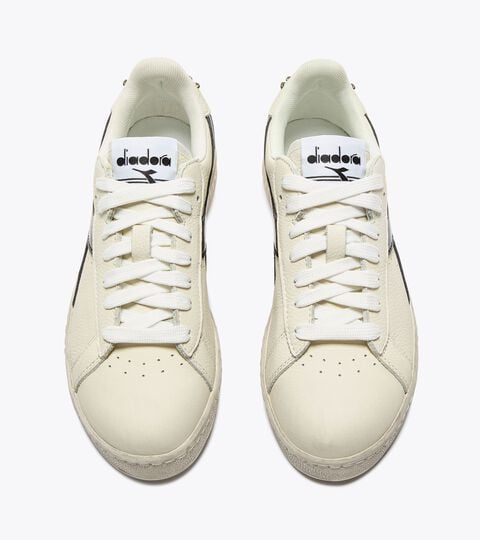 GAME L LOW WAXED STUDS WN, BLANC/NOIR (C0351). Sneakers de sport en cuir - Femme
GAME L LOW WAXED STUDS WN BLANC/NOIR (C0351). - Diadora