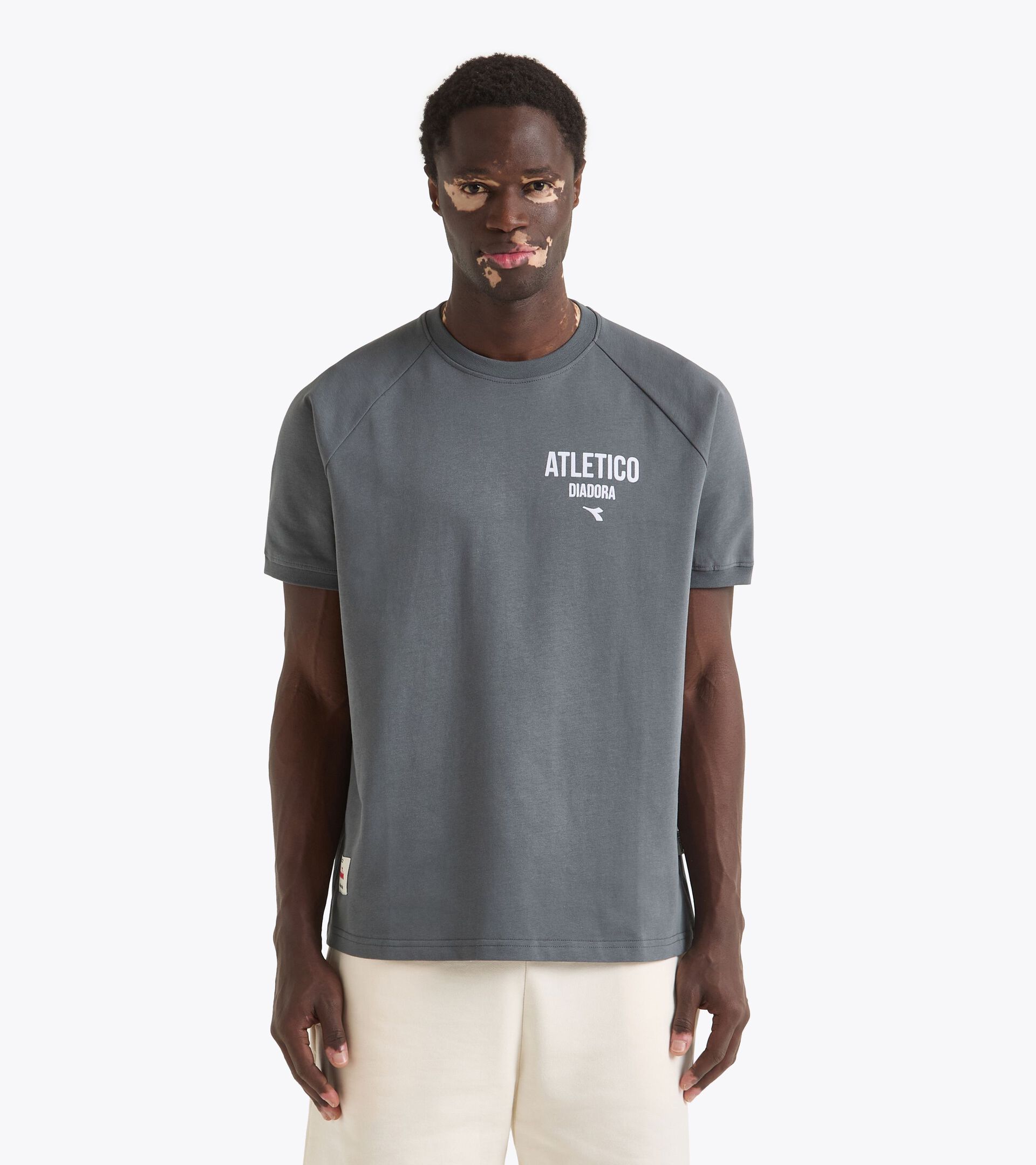 T-shirt Legacy - Made in Italy - Pour tous les genres T-SHIRT SS LEGACY ROCHE DE CHATEAU - Diadora