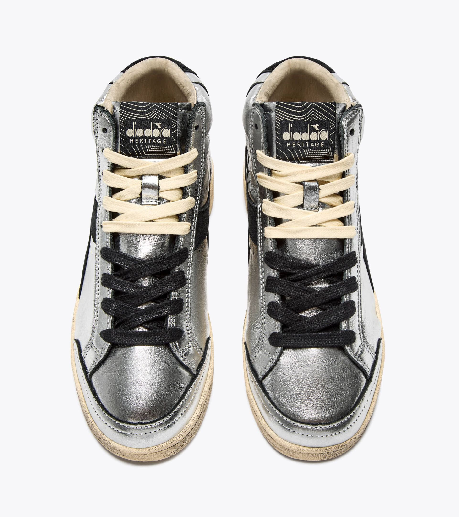 Sneaker Heritage aus metallisiertem Leder - Für alle Geschlechter
PRESTIGE HIGH METAL USED SILBER - Diadora