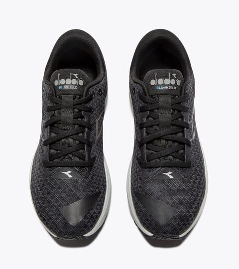 MYTHOS BLUSHIELD 10 VORTICE HIP, BLACK/SILVER Running shoe with reflective details - Cushioning and protection - Men’s
MYTHOS BLUSHIELD 10 VORTICE HIP BLACK/SILVER - Diadora