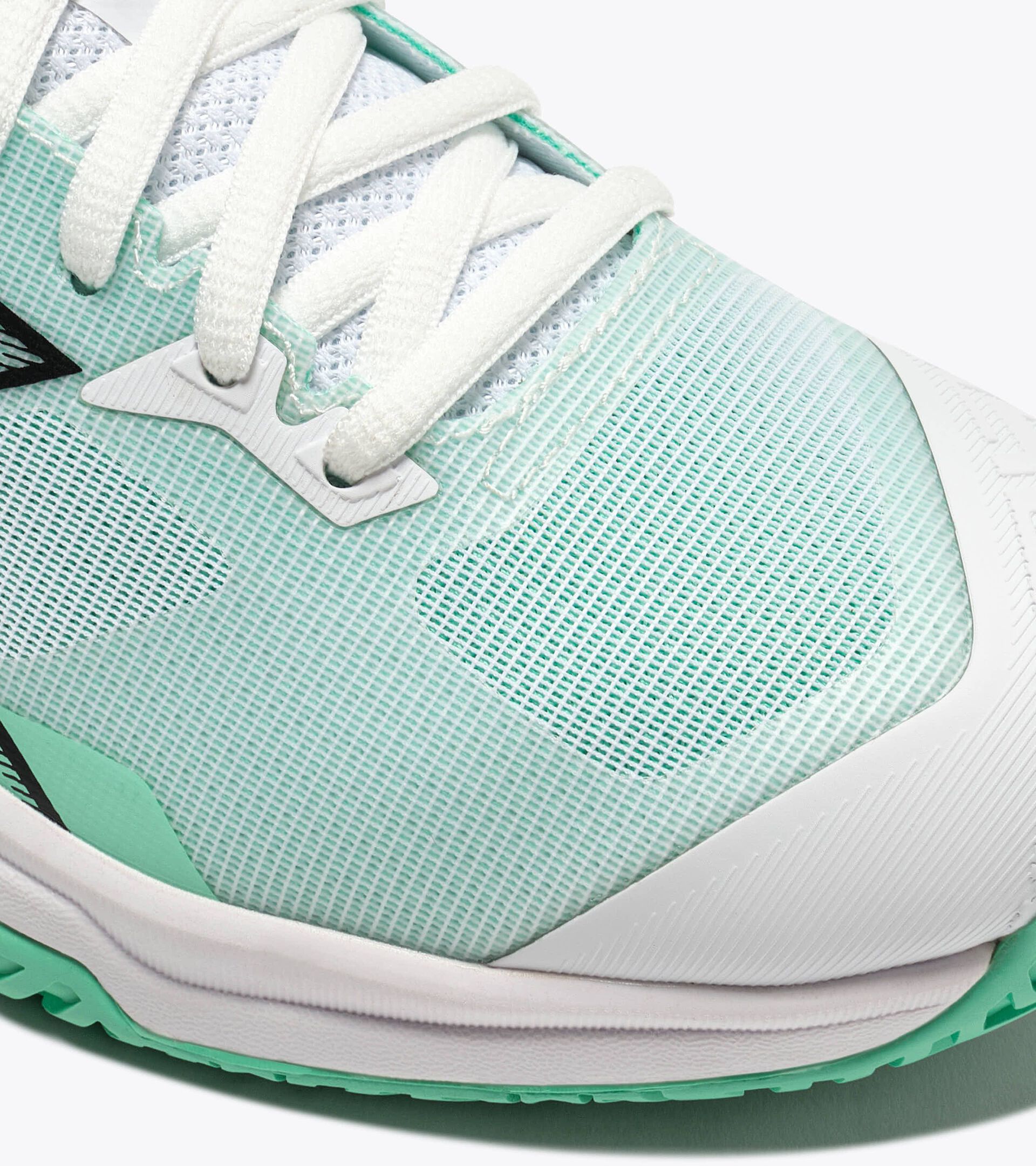 Tennis shoe for clay courts and firm grounds - Stability - Women&rsquo;s TROFEO 4 W AG WHITE /BLACK/CABBAGE - Diadora