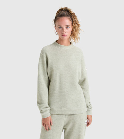 Sportlicher Sweater mit Rundhalsausschnitt - Damen L. SWEATSHIRT CREW MANIFESTO 2030 WUSTE SALBEI MELANGE - Diadora