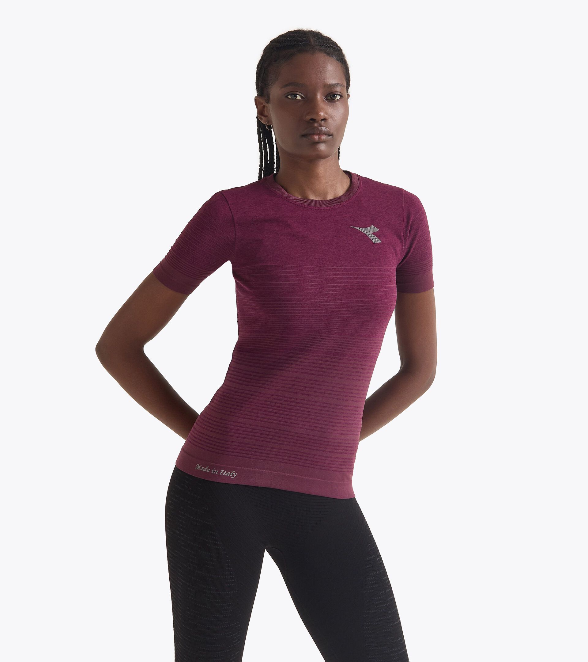 Technical t-shirt for temperature control - Running - Women’s L. SS T-SHIRT STRATOUNO MAROON BANNER - Diadora