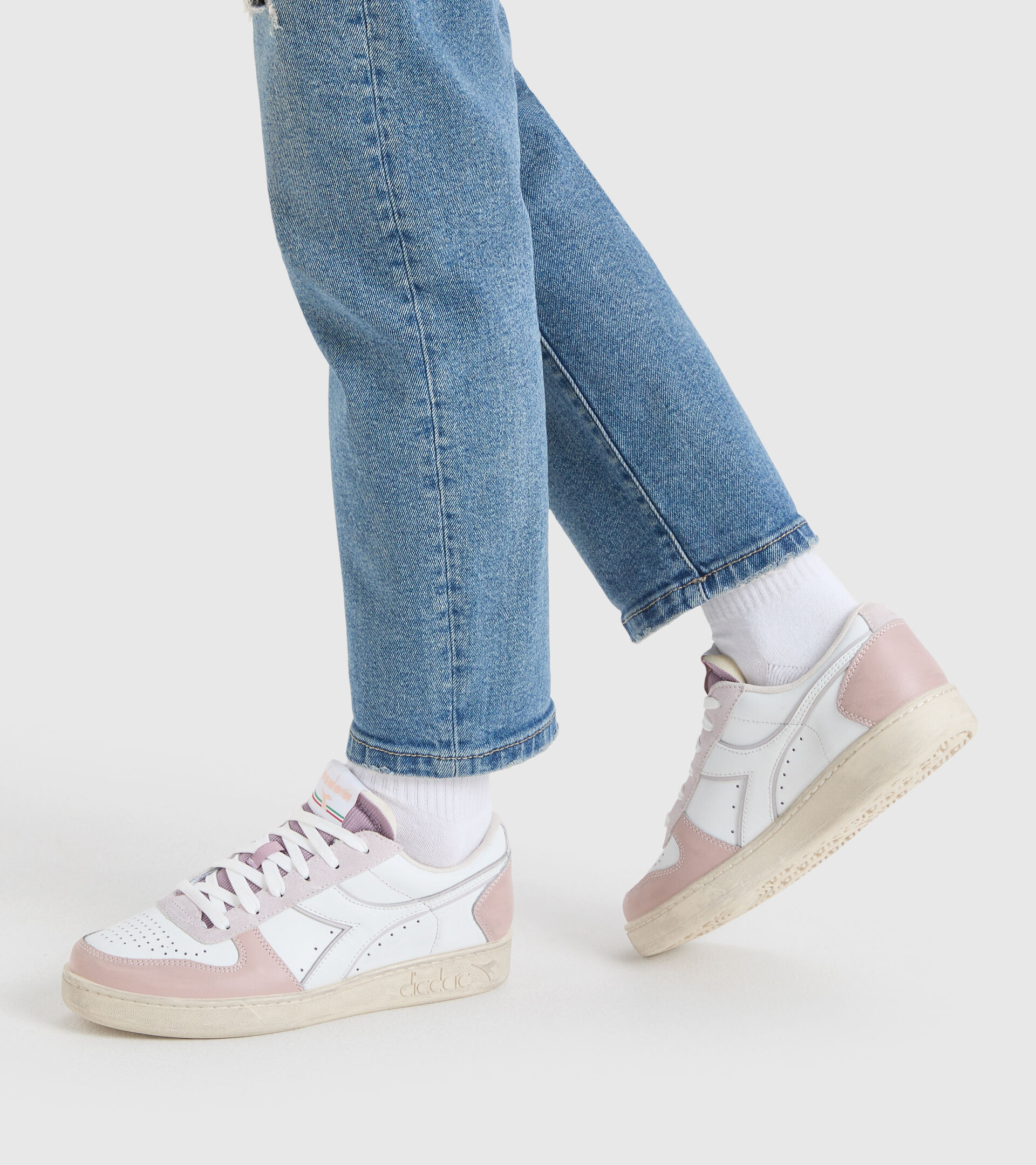 Sports shoes - Women MAGIC BASKET LOW ICONA WN ADOBE ROSE/ELDERBERRY - Diadora