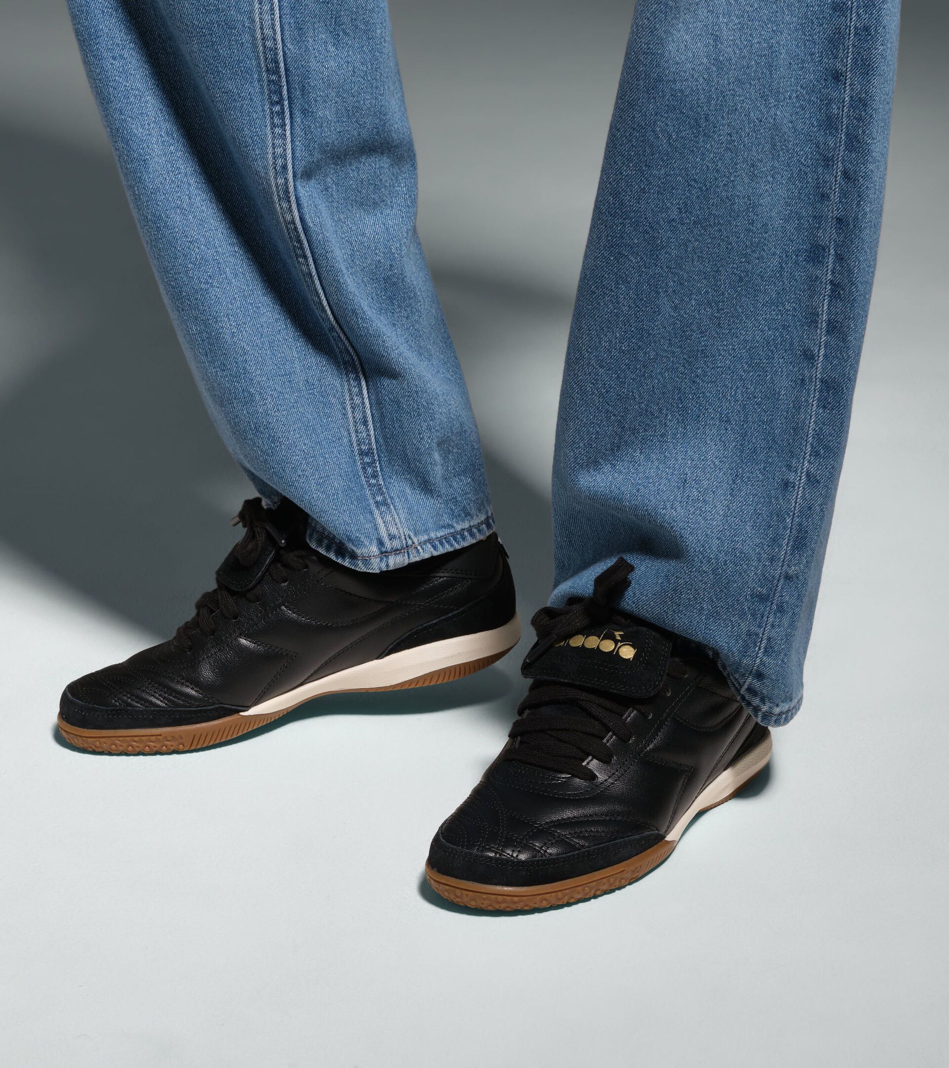 Terrace Leather Sneakers - All-gender GOLD INDOOR BLACK - Diadora