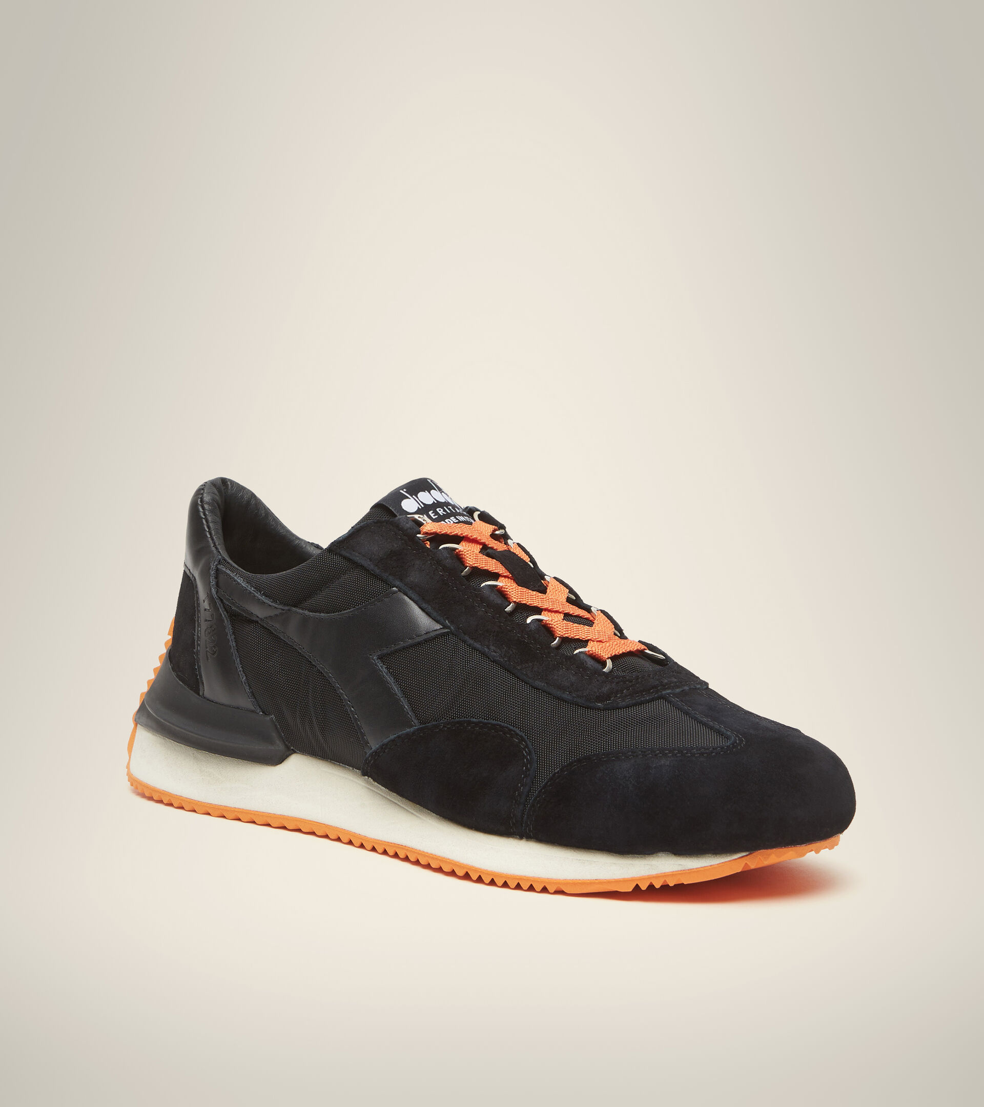 Footwear Heritage UNISEX EQUIPE MAD ITALIA NUBUCK SW NERO Diadora