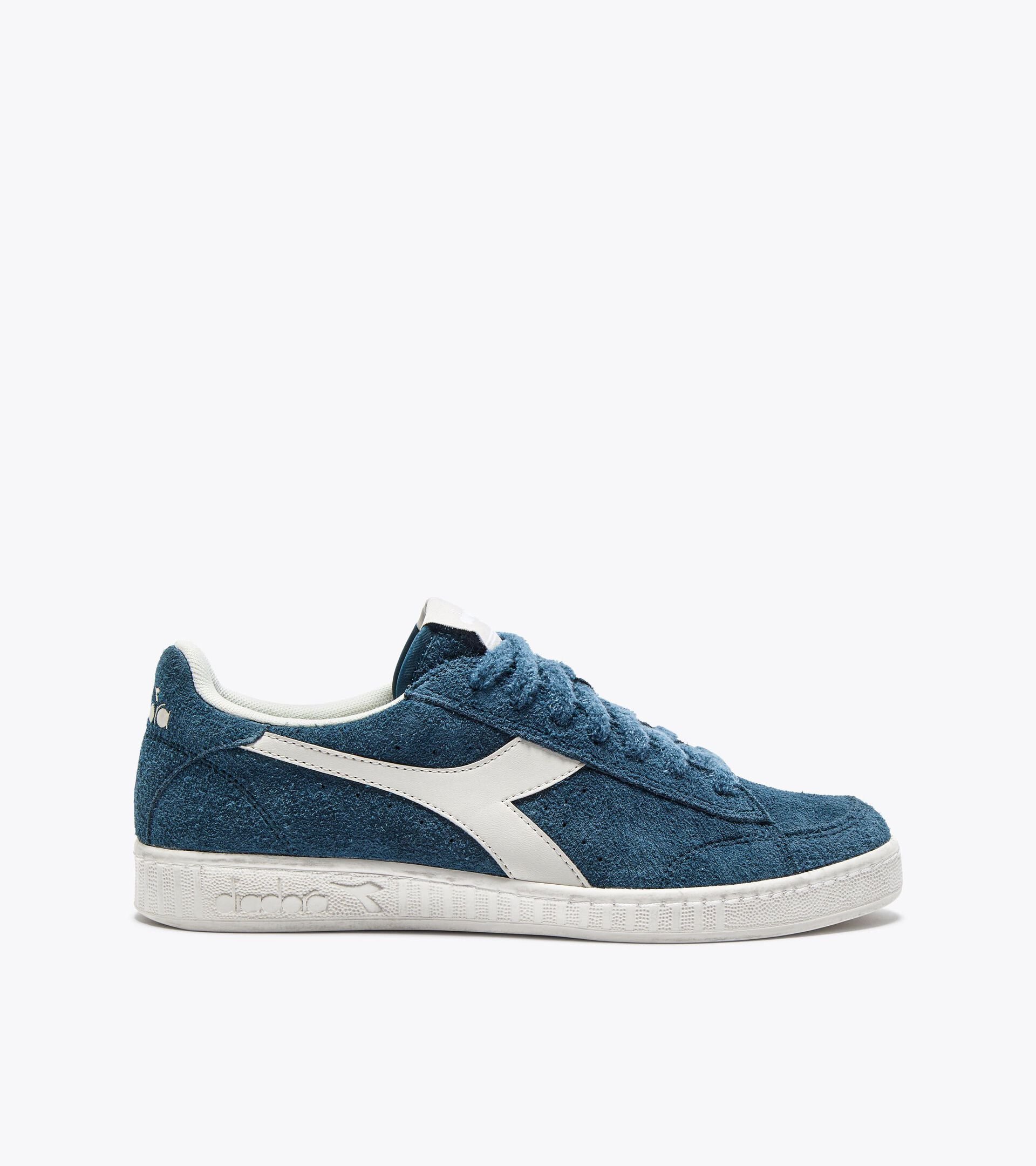 Sporty sneakers - All-Gender GAME LOW SUEDE WAXED LEGION BLUE - Diadora