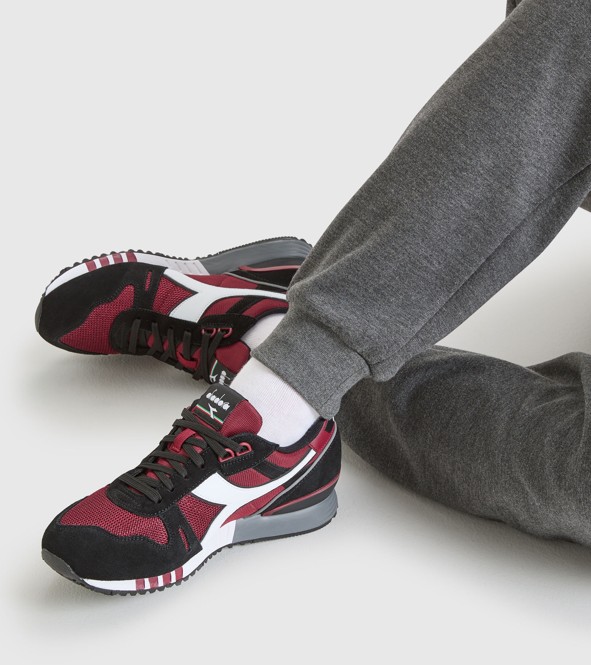 Sports shoe - Men TITAN RHUBARB/BLACK - Diadora