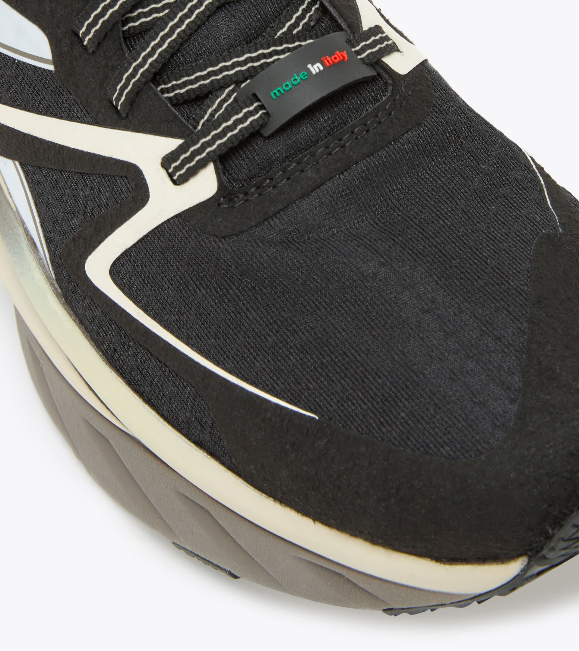 Chaussures de running Made in Italy - Gender neutral ATOMO V7000 BLACK/WHITE/SMOKE GRAY - Diadora