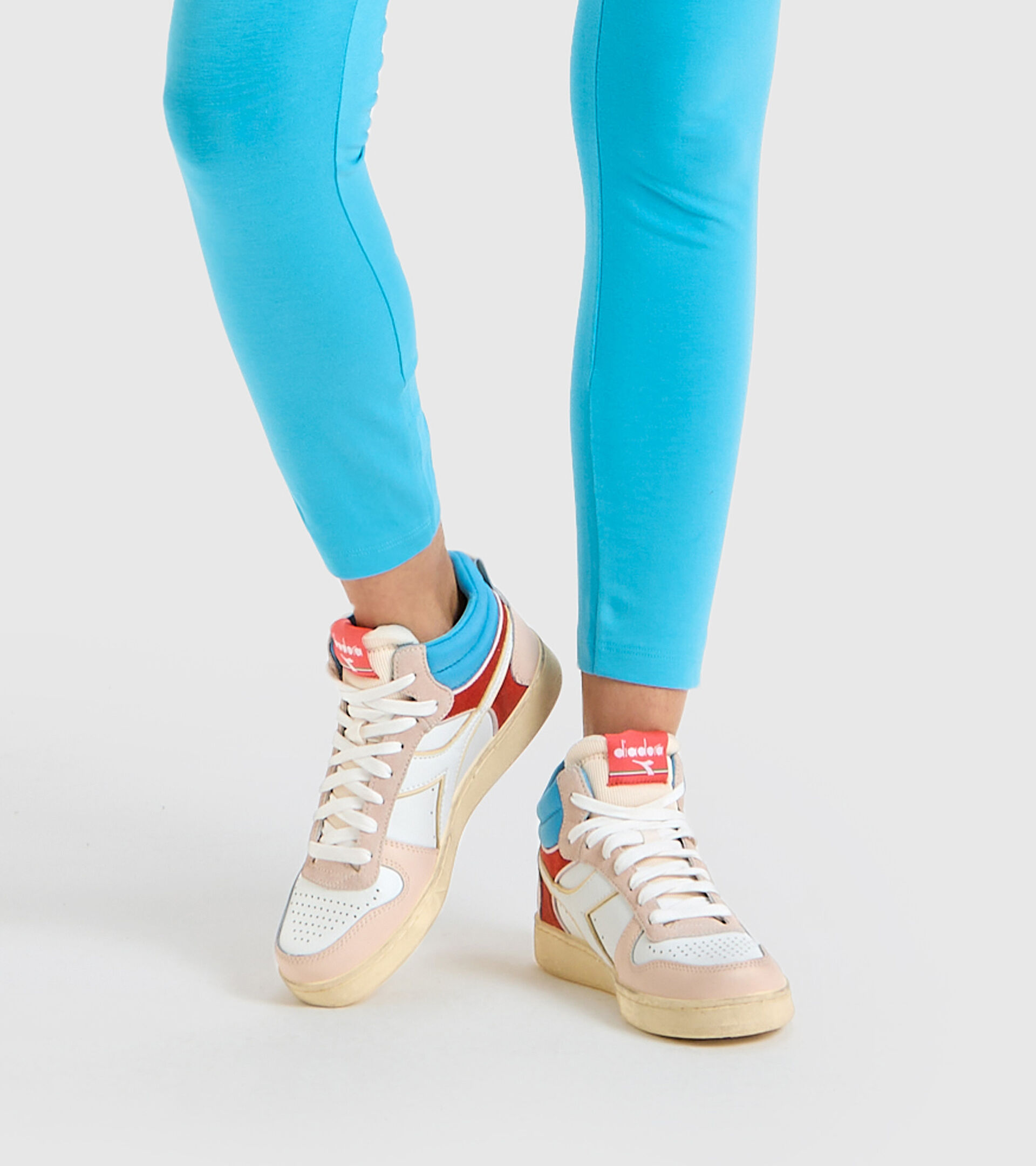 Sports shoes - Women MAGIC BASKET DEMI ICONA WN BLC DE BLC/BONNIE BLUE/HOT COR - Diadora