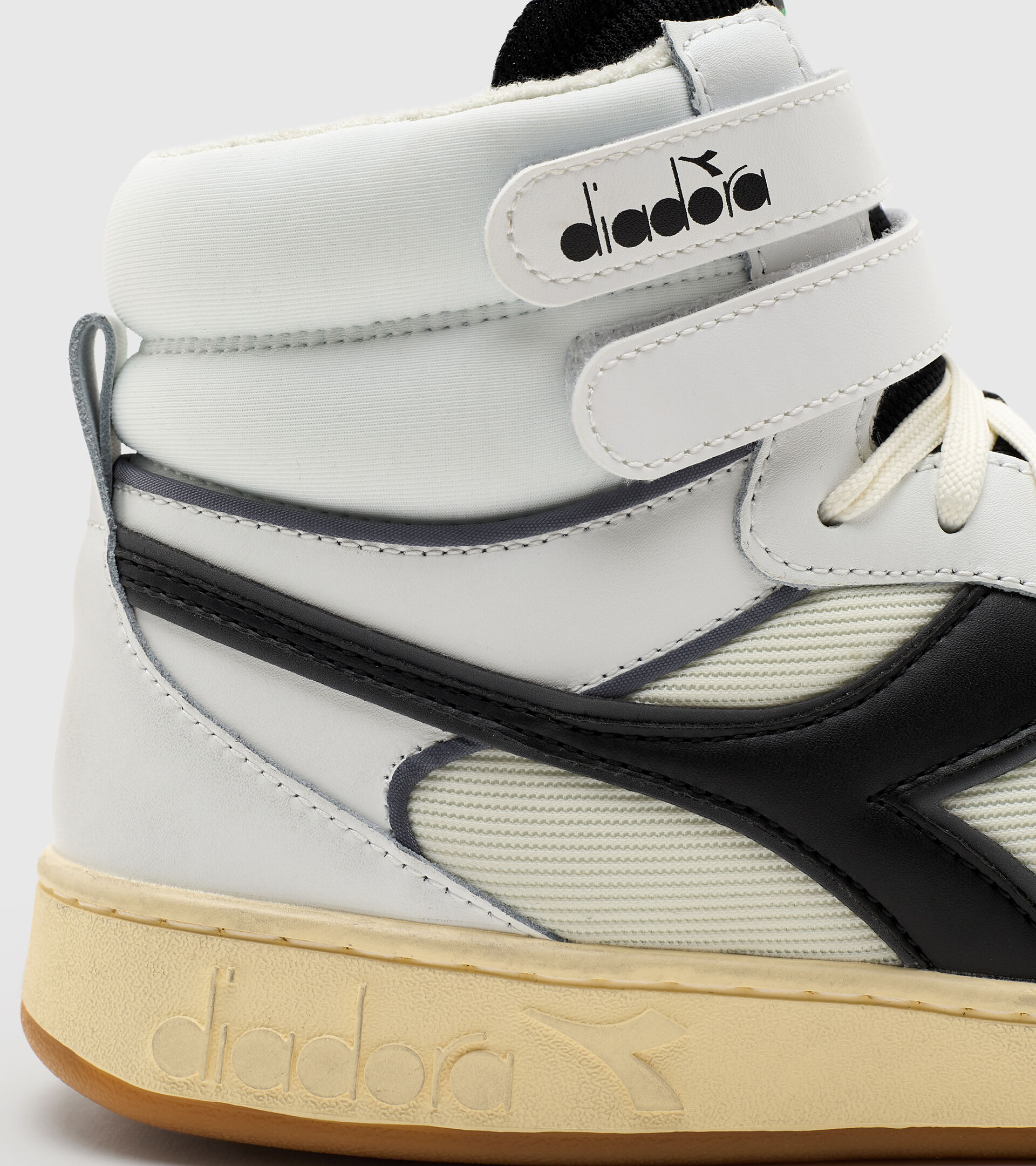 Sports shoe - Unisex MAGIC BASKET MID ICONA WHITE/BLACK - Diadora