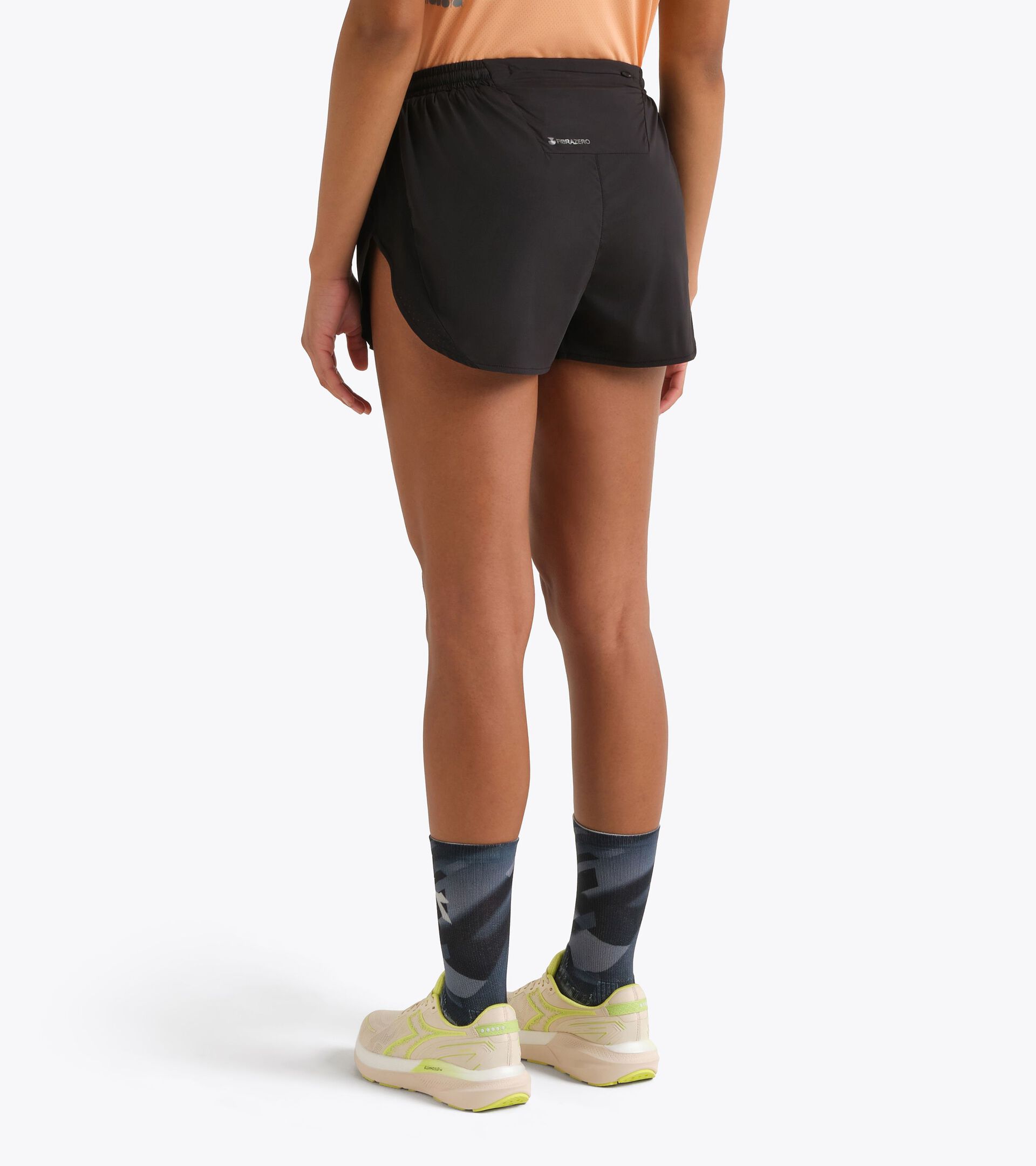 FIBRAZERO 2,5&rsquo;&rsquo;-Split-Shorts  - Running - Damen
 L. SPLIT SHORT 2.5 SUPER LIGHT FIBRAZERO SCHWARZ - Diadora