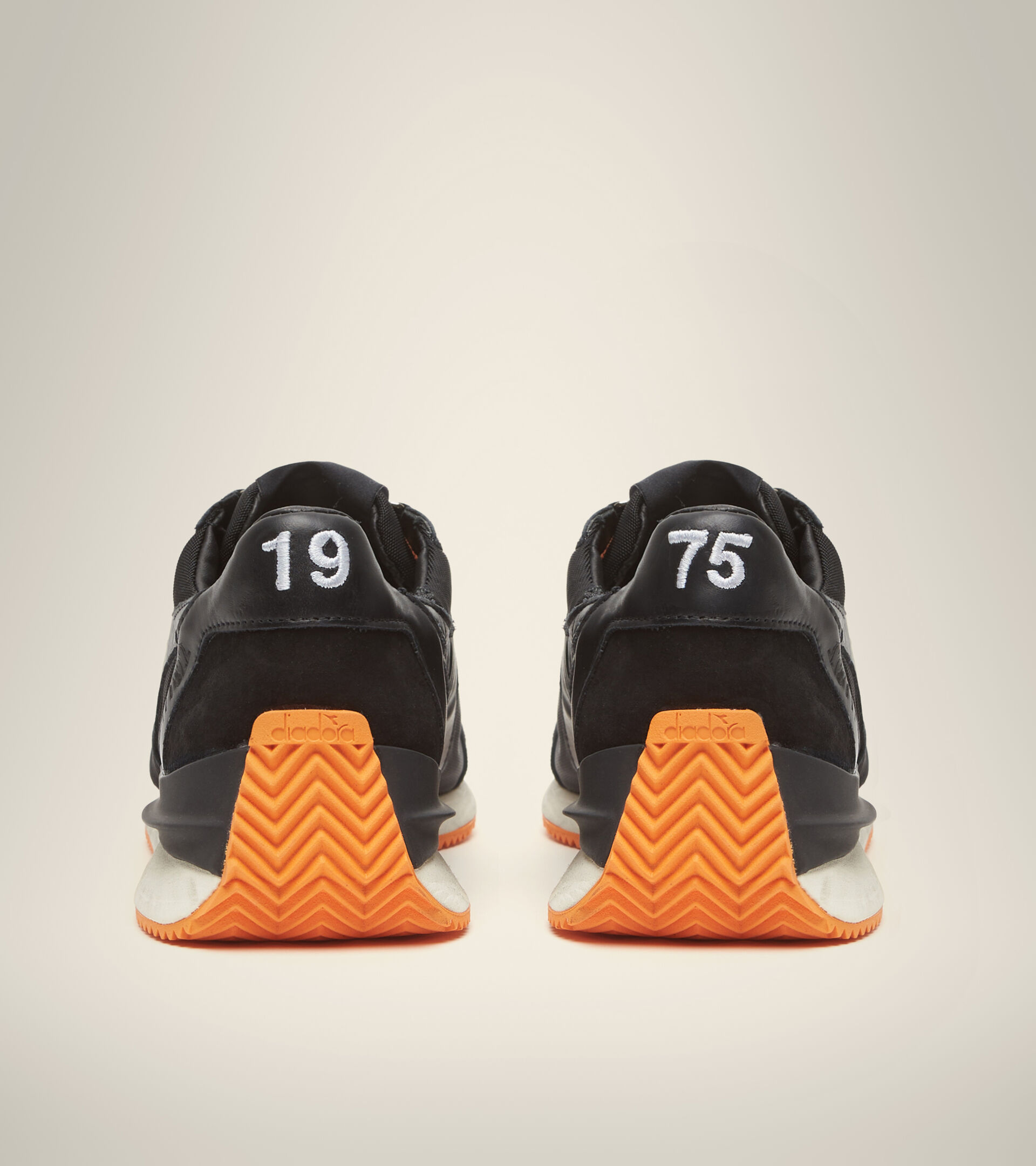 Footwear Heritage UNISEX EQUIPE MAD ITALIA NUBUCK SW NERO Diadora