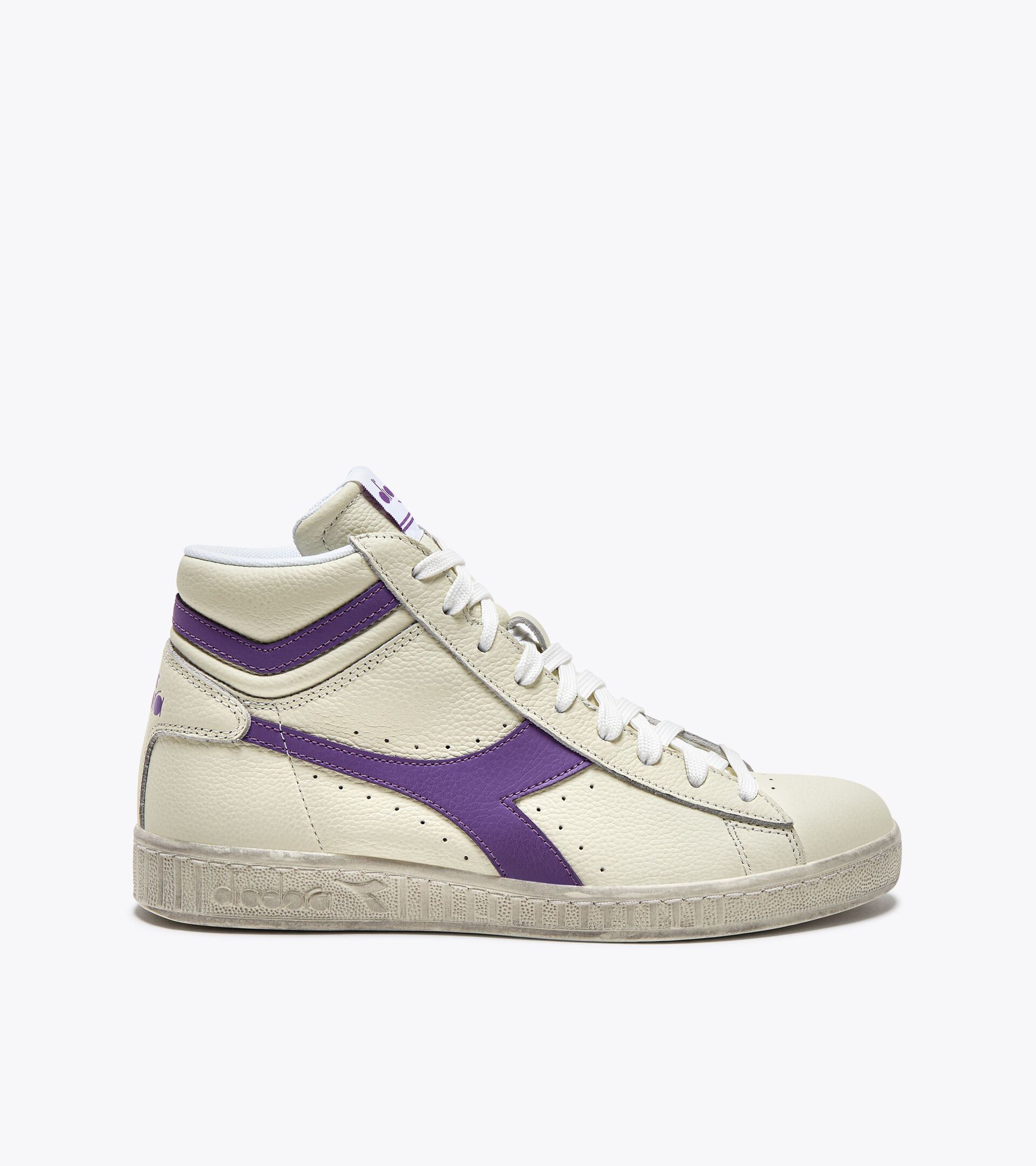 Sporty sneakers - All-Gender GAME L HIGH WAXED WHITE/VIOLET BERRY  (C6210) - Diadora