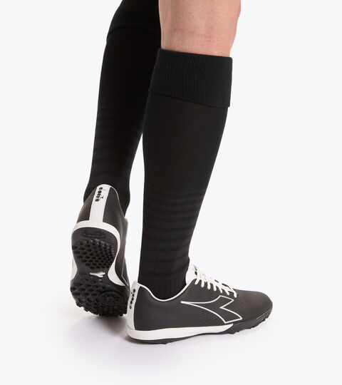 PICHICHI 4 TFR, NERO/BIANCO/ARGENTO DD Chaussures de football pour terrains durs - Unisexe PICHICHI 4 TFR NERO/BIANCO/ARGENTO DD - Diadora
