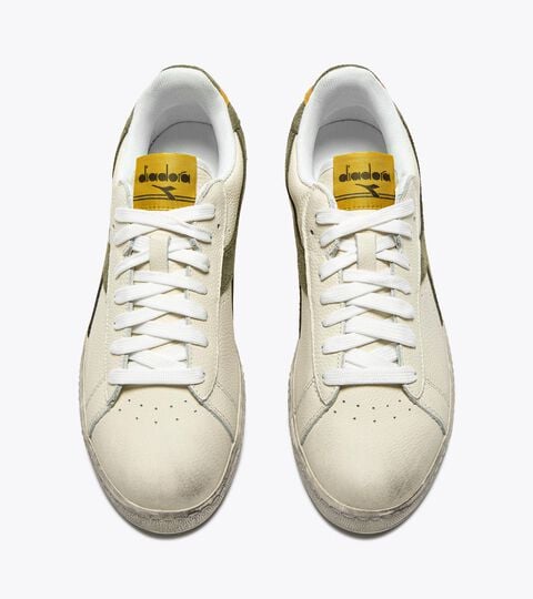 GAME L LOW WAXED SUEDE POP, WHITE/DEEP LICHEN GREEN Sporty sneakers - All-Gender GAME L LOW WAXED SUEDE POP WHITE/DEEP LICHEN GREEN - Diadora