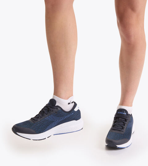 PASSO, BLUE CORSAIR/WHITE Sports shoes - Men PASSO BLUE CORSAIR/WHITE - Diadora