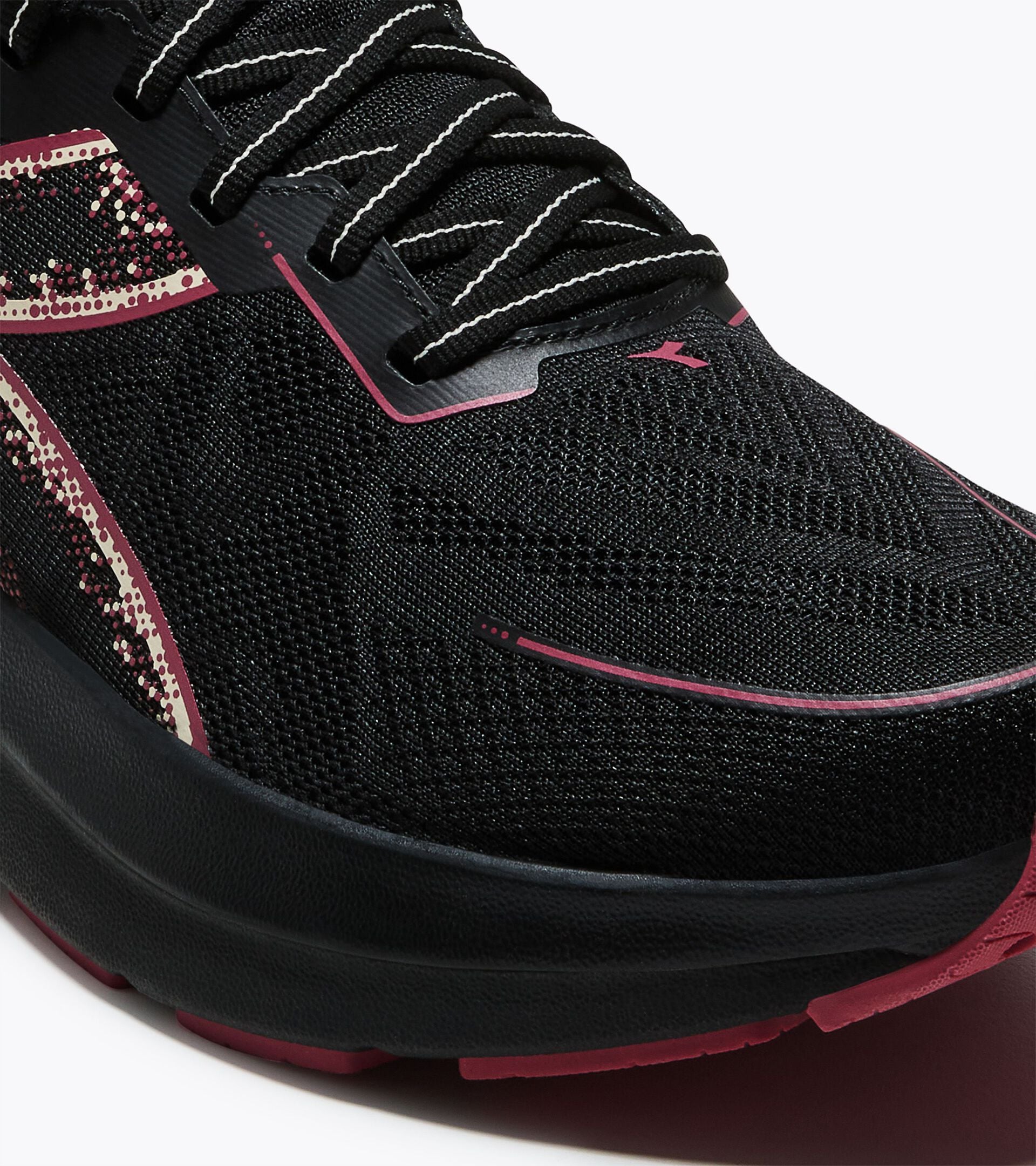 Running shoe - Stability and protection - Women&rsquo;s MYTHOS BLUSHIELD VIGORE V W BLACK/EARTH RED - Diadora