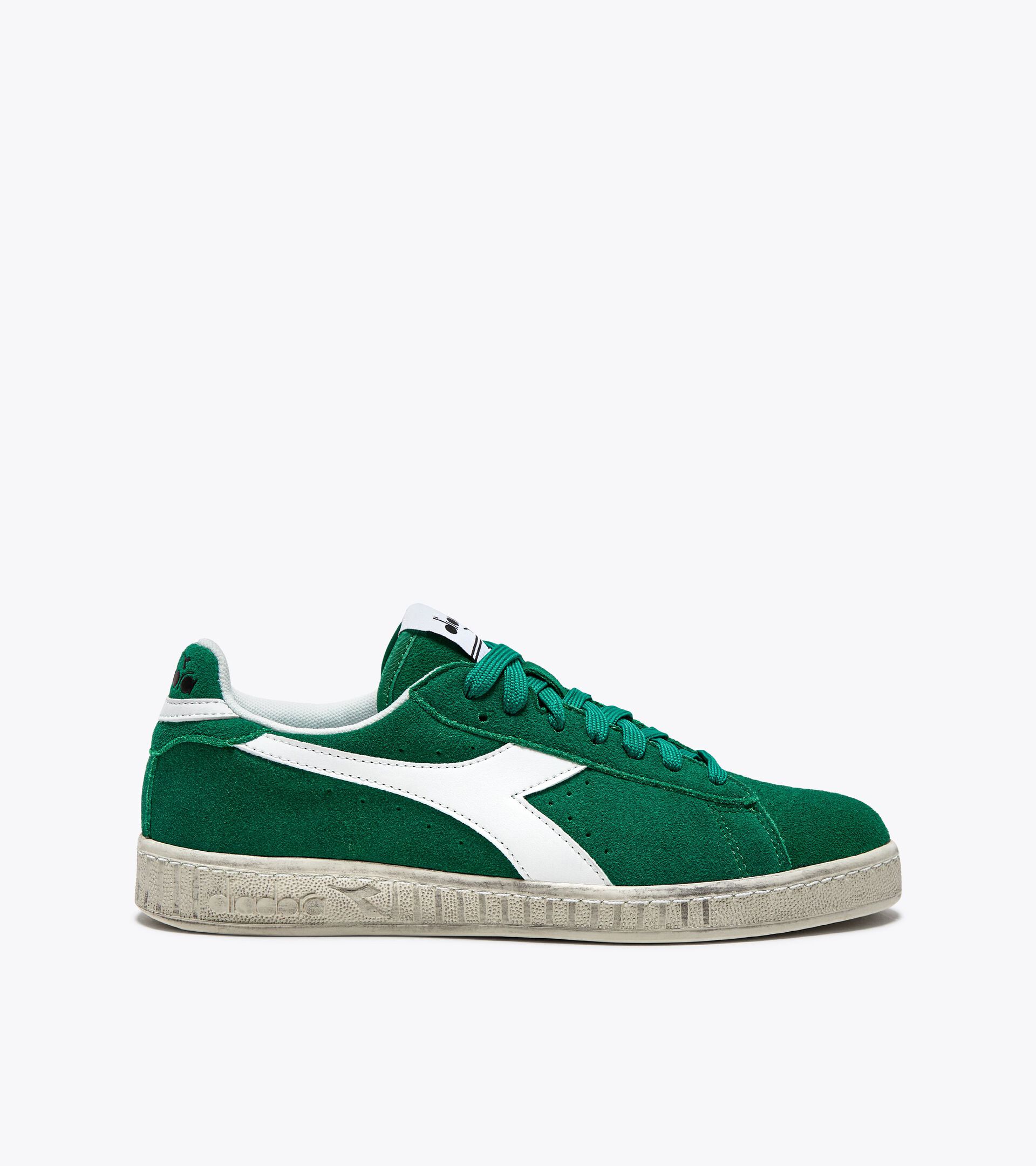 Sporty sneakers - All-Gender GAME L LOW SUEDE WAXED GREEN PEPPERMINT - Diadora