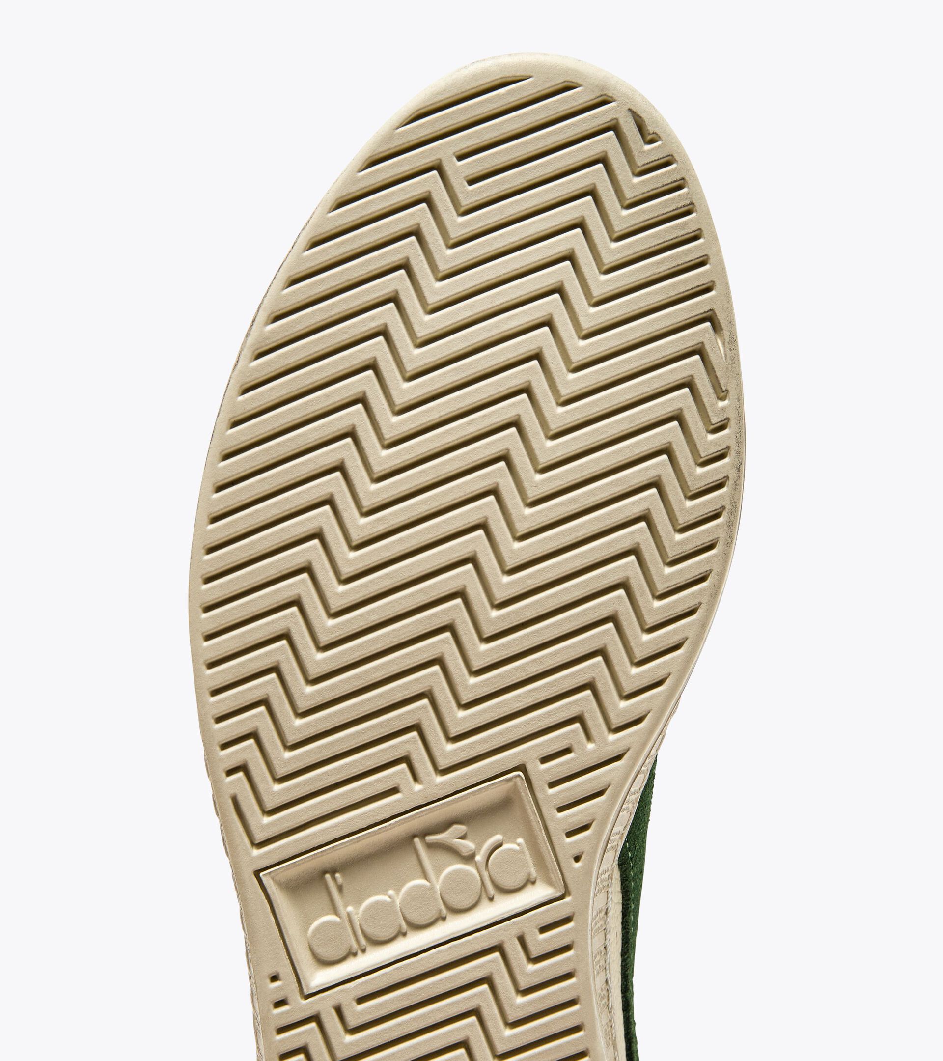 Sporty sneakers - All-Gender GAME L LOW WAXED SUEDE POP GREEN GUARD - Diadora