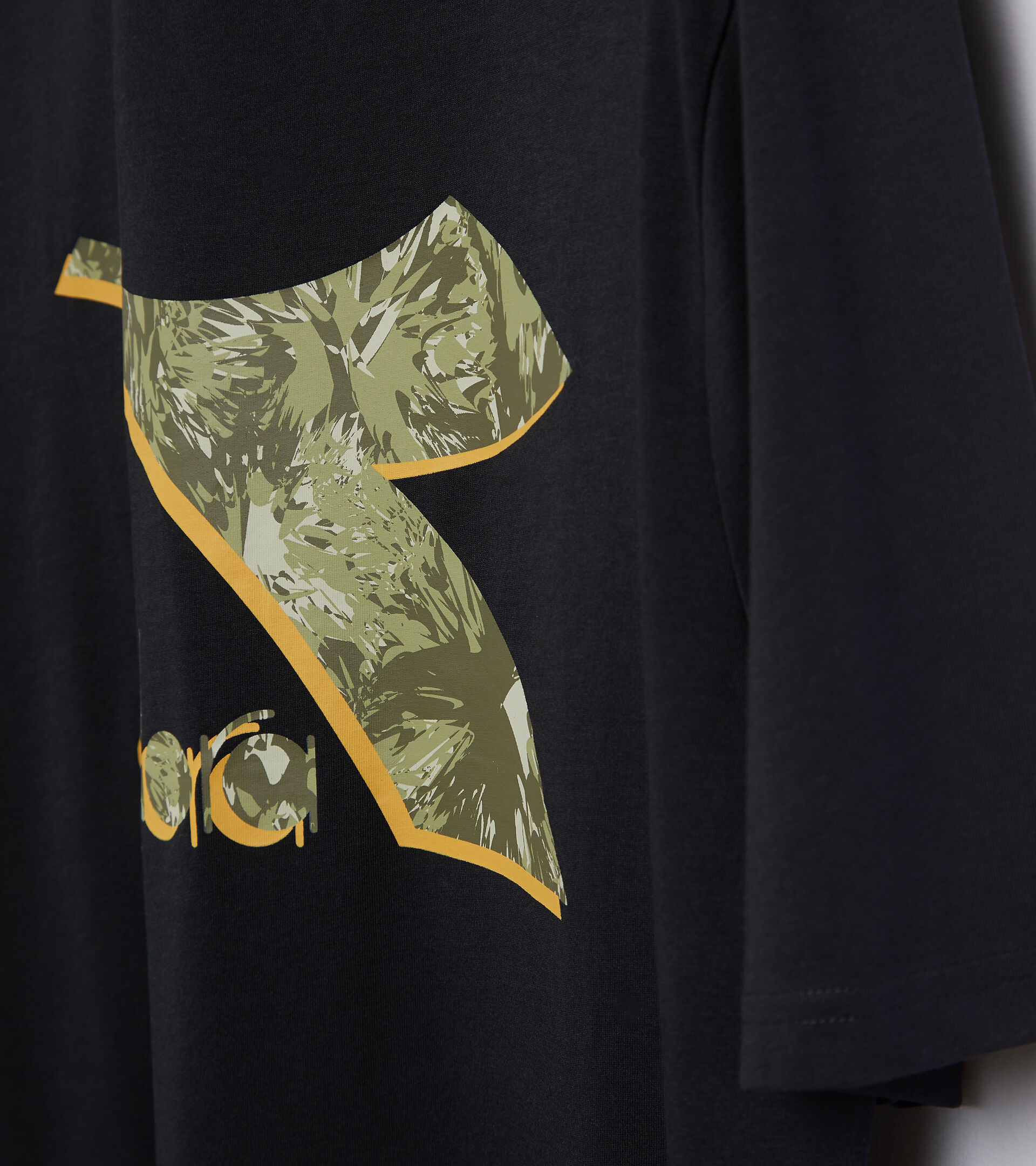 T-shirt - Men T-SHIRT SS SHIELD BLACK - Diadora