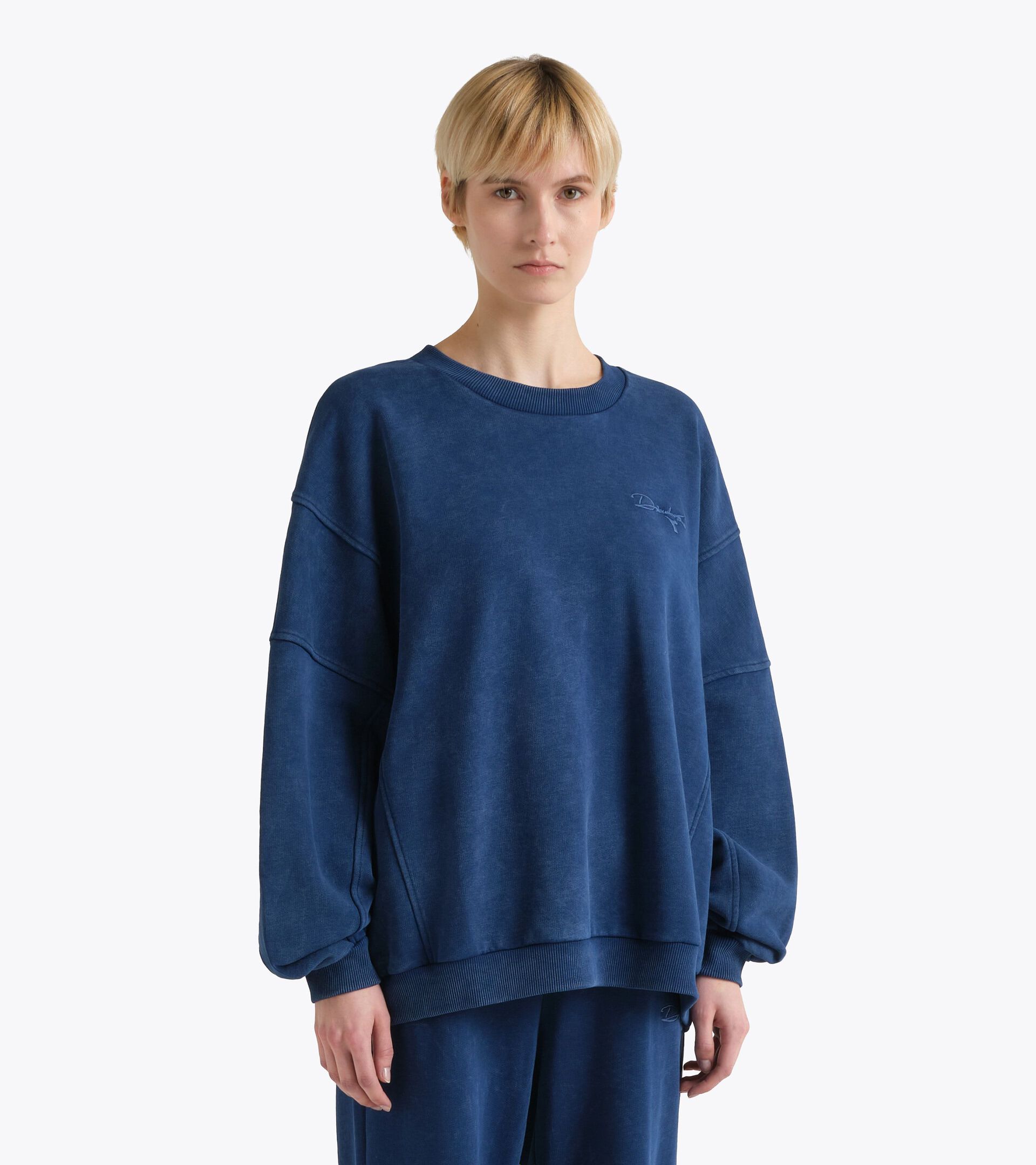 Retro-inspired Cotton Crewneck - Women&rsquo;s
 L. SWEAT AVENUE LAB NAVY PEONY - Diadora