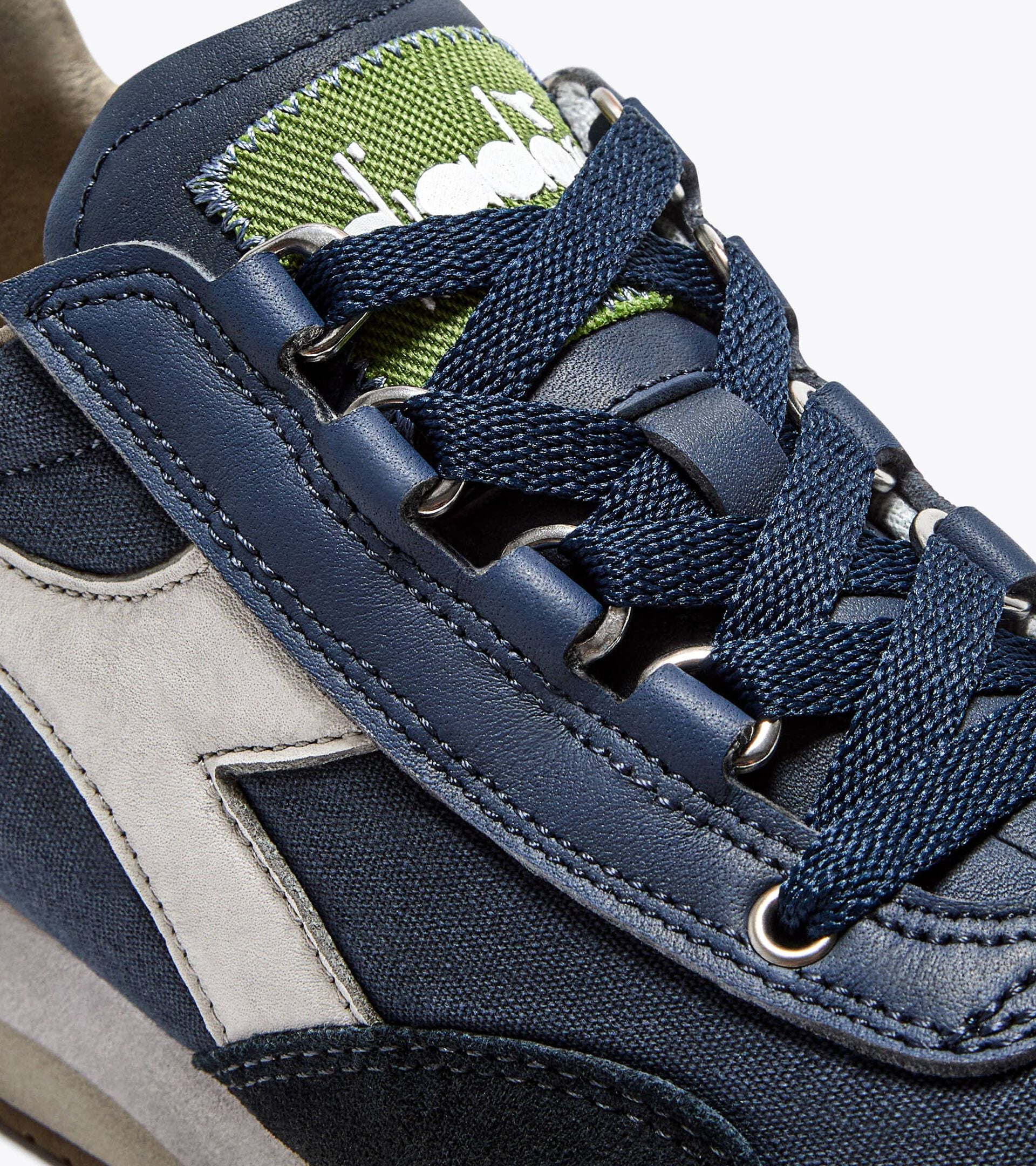 Zapatilla Heritage de ca&ntilde;a baja - Para todos los g&eacute;neros
 EQUIPE DIRTY SW EVO AZUL INSIGNIA - Diadora